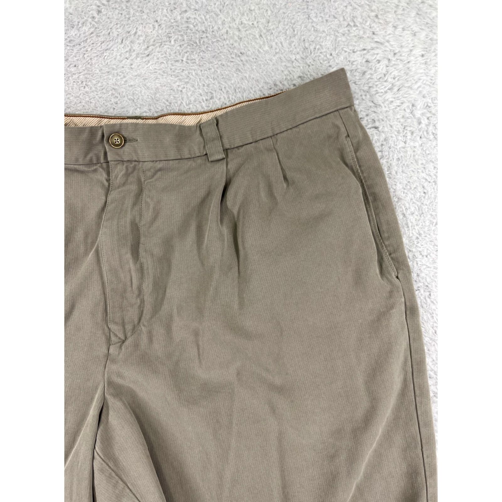 Tommy Bahama Tommy Bahama Shorts Men 40 Beige Bermuda Silk Pleated Beach Resort Vacation Chino Casual Pockets Logo 100% Silk Vintage No Size US 40 / EU 56 - 6 Thumbnail