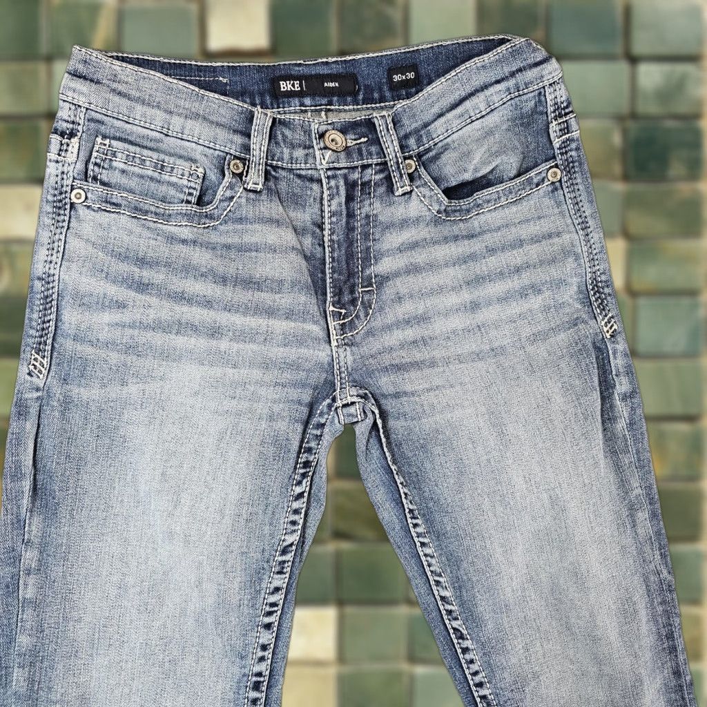 BKE BKE Aiden Jeans Mens 30x28 Light Wash Straight Leg Stretch Denim Denim Jeans 5-Pocket Embroidered Blue Cotton Blend Zip Fly Mens Size US 30 / EU 46 - 1 Thumbnail