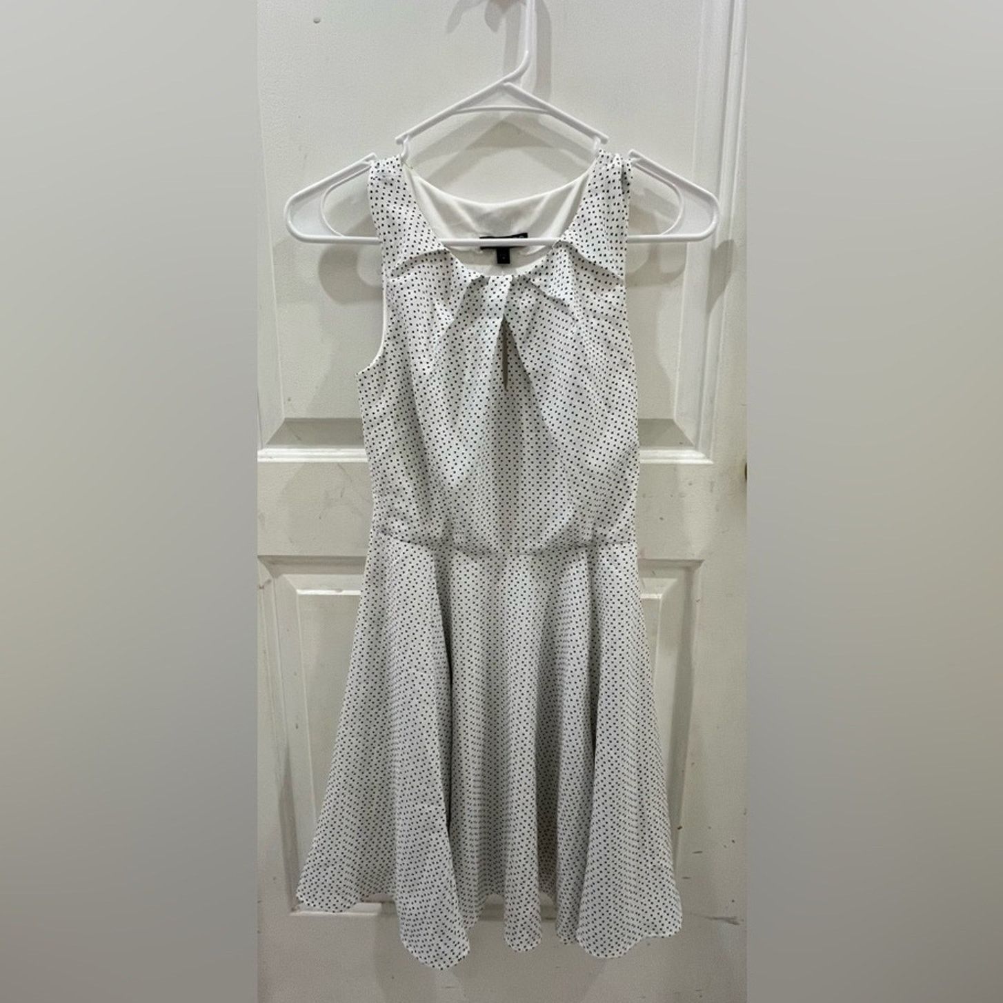 Express Express dress white size 0 formal casual cute heat pattern Size S / US 4 / IT 40 - 1 Thumbnail