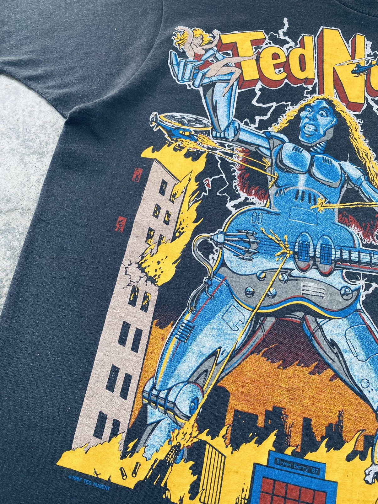 Band Tees Vintage 80s Ted Nugent Band Tees Rare Size US M / EU 48-50 / 2 - 7 Thumbnail