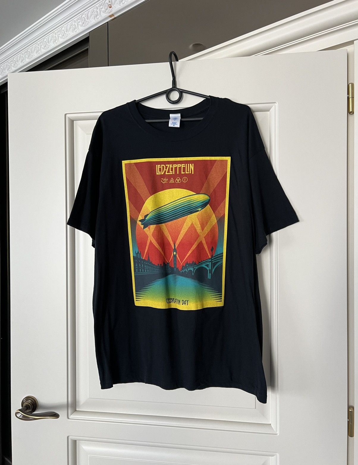 Band Tees Vintage Led Zeppelin Band Tee Rock T-Shirt Size US XL / EU 56 / 4 - 1 Thumbnail