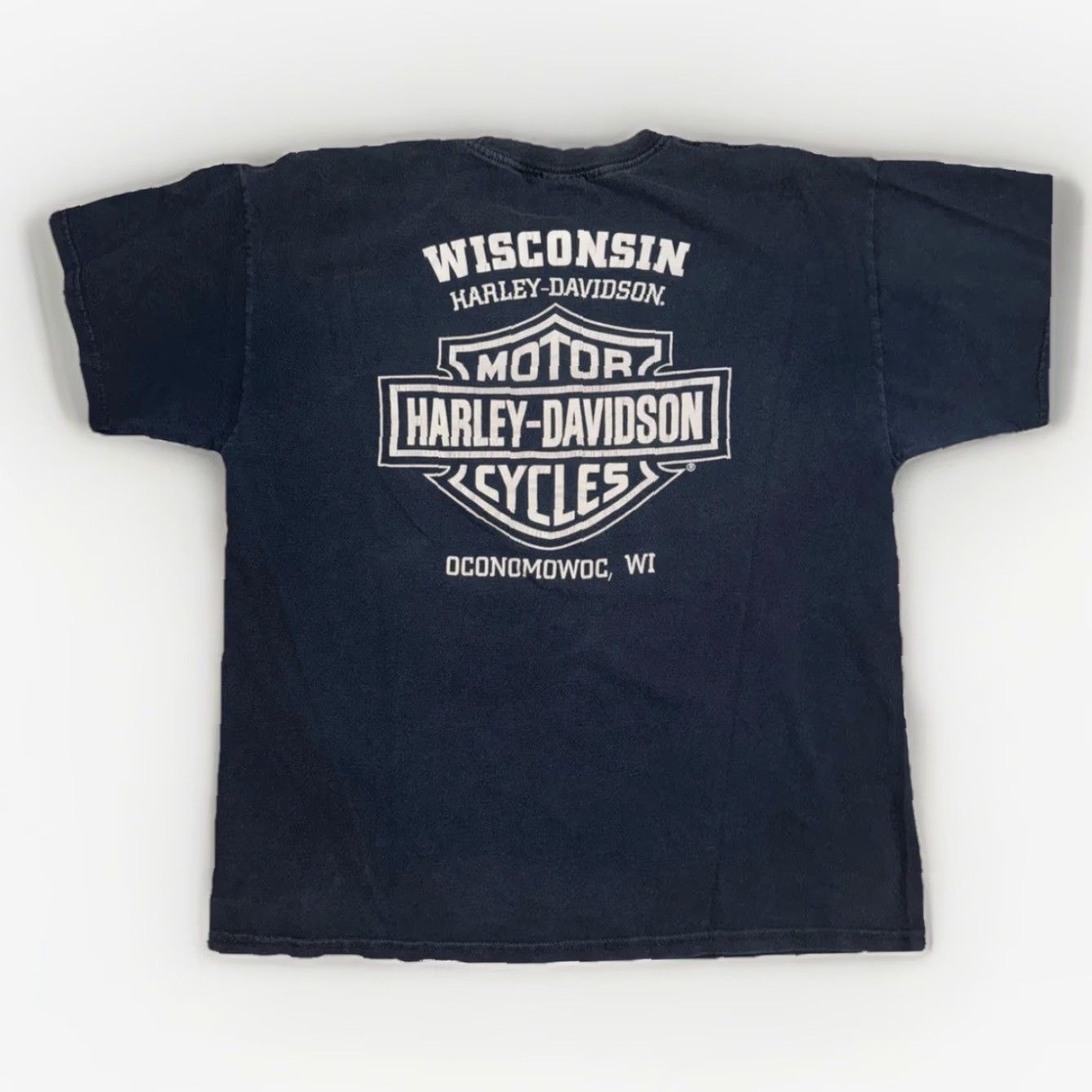 Harley Davidson VINTAGE Harley-Davidson T-Shirt XL Blue Men Graphic Print Short Sleeve Crew Neck 23x27 Biker USA Wisconsin Oconomowoc 2-Sided Size US XL / EU 56 / 4 - 4 Thumbnail