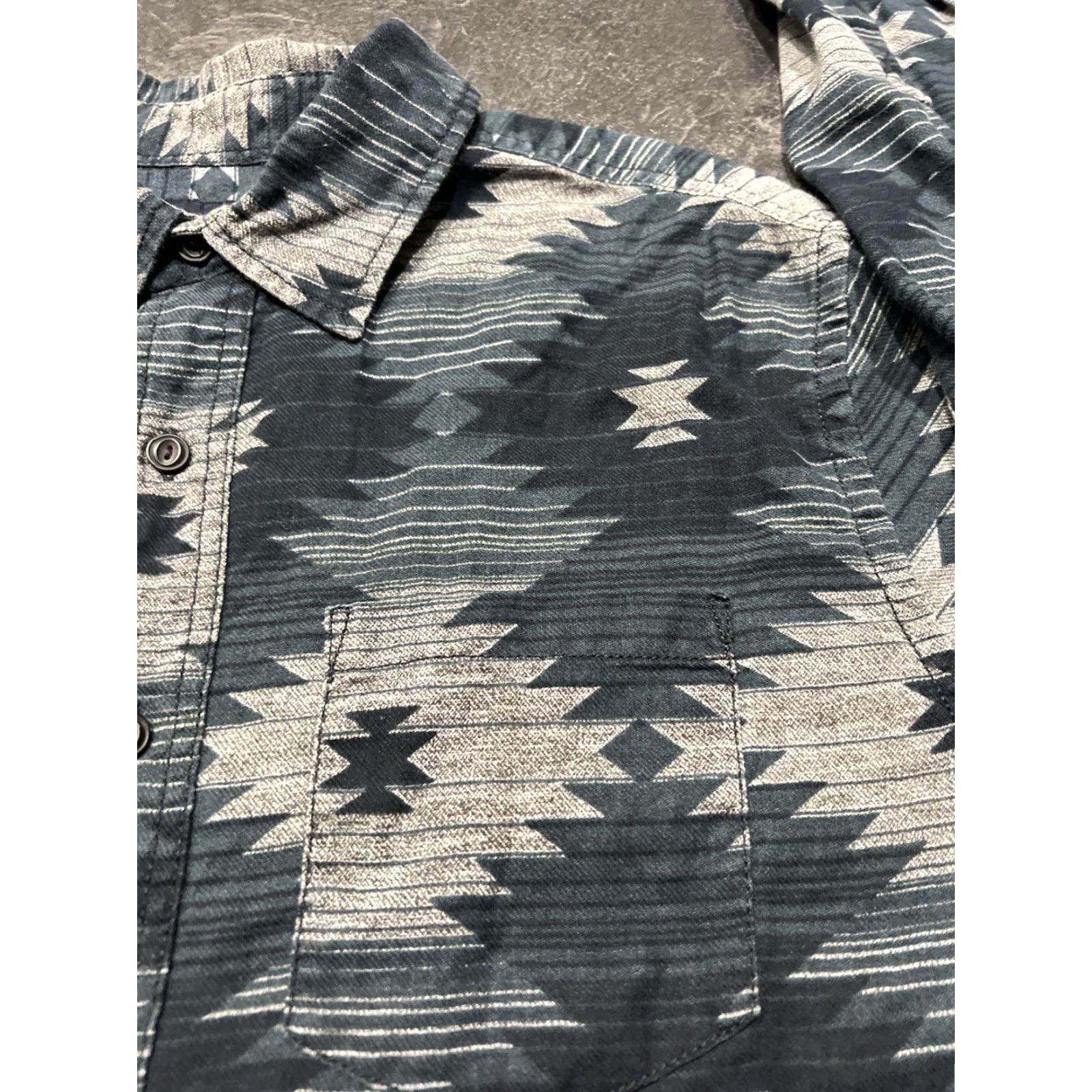 American Eagle Outfitters American Eagle Outfitters Shirt Mens L Long Sleeve Gray Blue Aztec Southwestern Geometric Button-Up Collared Pocket Western Casual Size US L / EU 52-54 / 3 - 3 Thumbnail