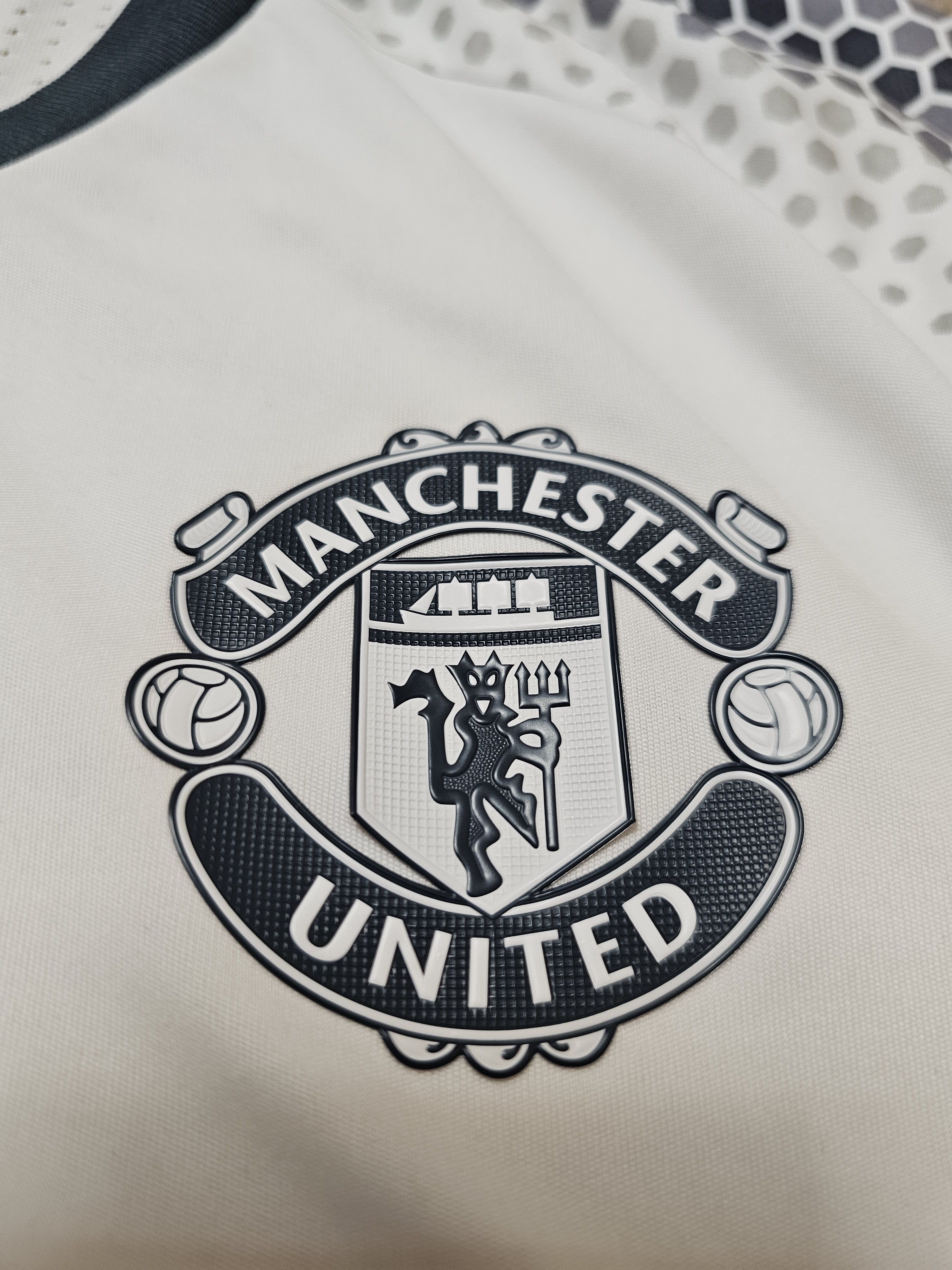 Adidas MANCHESTER UNITED 2016 2017 THIRD FOOTBALL SOCCER JERSEY Size US M / EU 48-50 / 2 - 4 Thumbnail