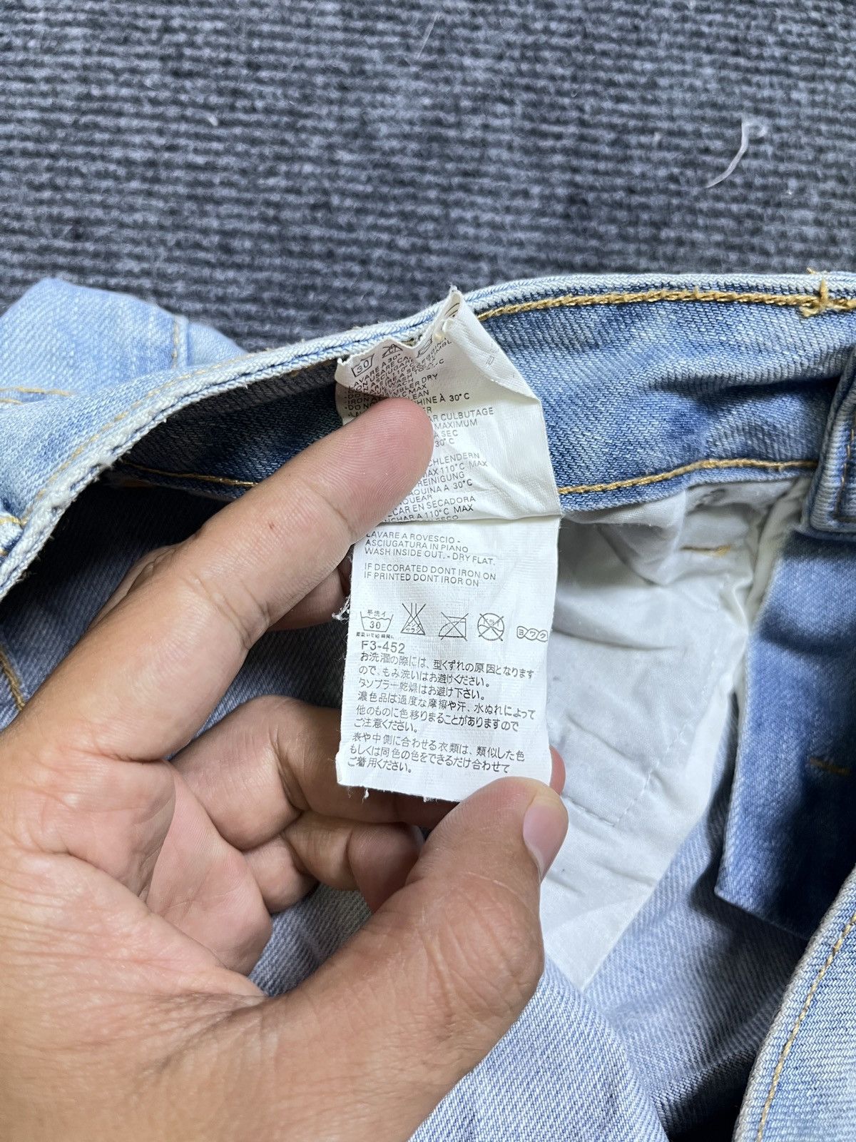 Dsquared2 Dsquared2 distressed low-rise mini denim shorts Size 28" / US 6 / IT 42 - 13 Thumbnail