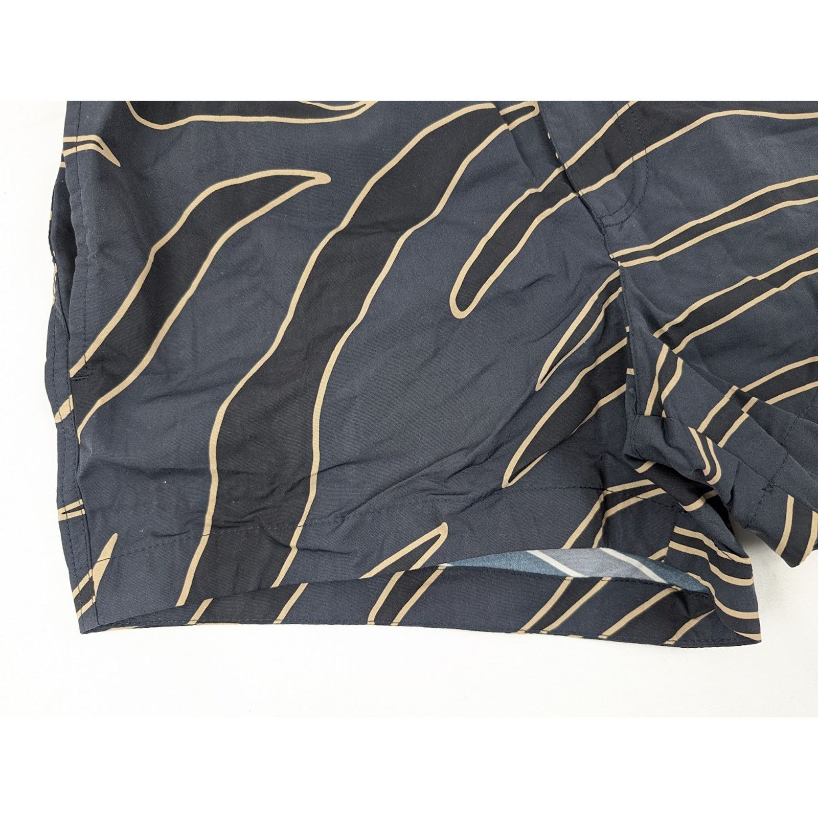 Bottega Veneta o1rshd1 Nylon Animal Print Boxer Short in Navy/Black/Sesame Size US 34 / EU 50 - 9 Thumbnail