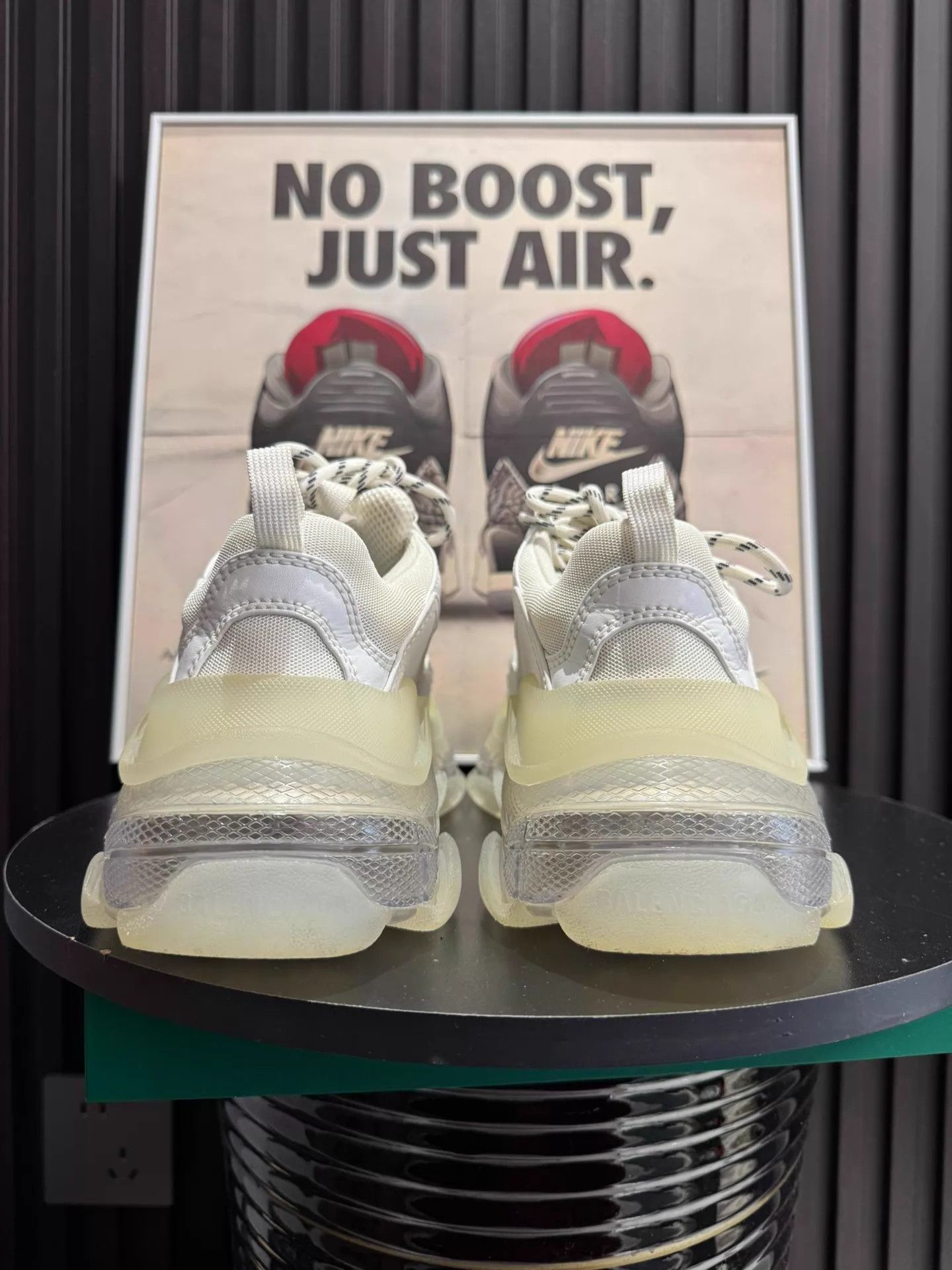 Balenciaga Balenciaga Triple S low-top dad shoe women's white Size US 7.5 / IT 37.5 - 6 Thumbnail