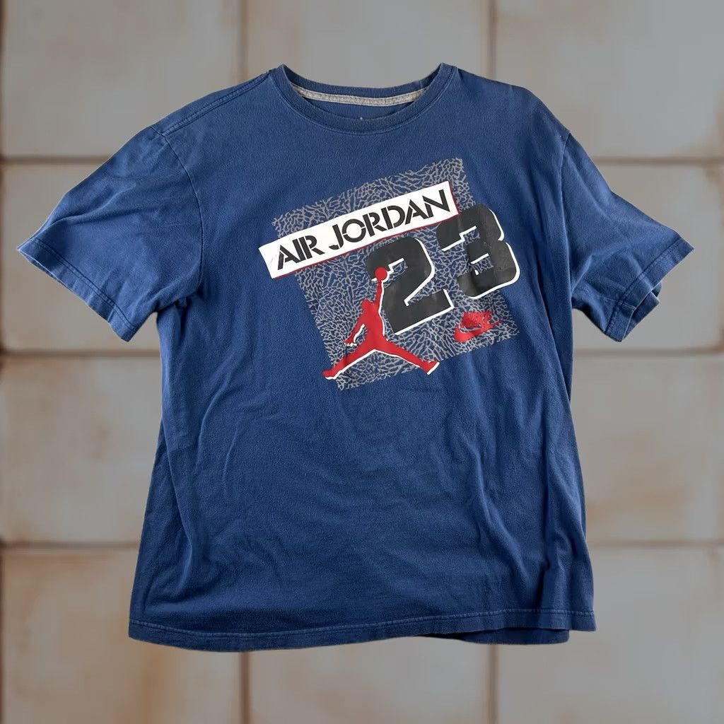 Nike Nike Jordan Air 23 True Blue Elephant Print T-Shirt L Men Short Sleeve Graphic Tee 2013 Reproduction 547655-434 Blue Regular 100% Organic Cotton FA13 Size US L / EU 52-54 / 3 - 1 Thumbnail
