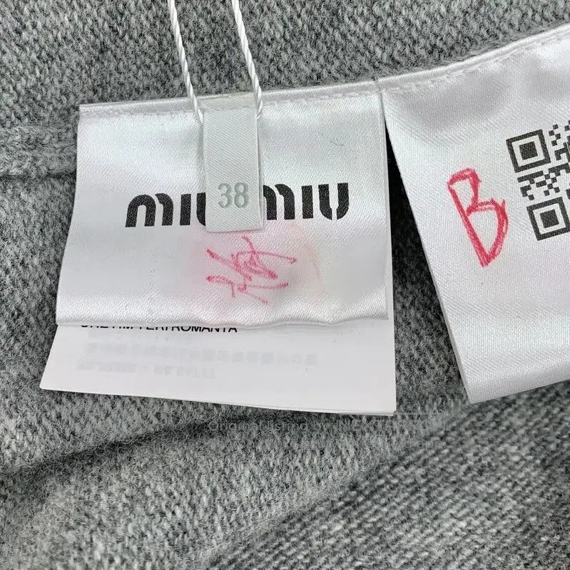 Miu Miu Miu Miu Grey Wool Pullover Sweater . Size S / US 4 / IT 40 - 7 Thumbnail
