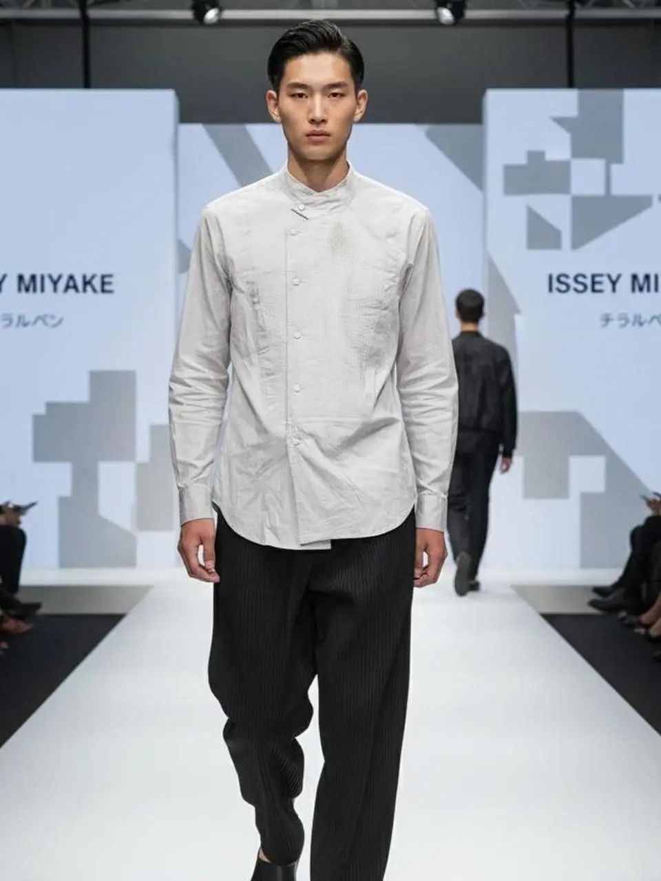 Issey Miyake Vintage 80's Issey Miyake Asymmetrical Button Shirt Archival Size US S / EU 44-46 / 1 - 13 Thumbnail