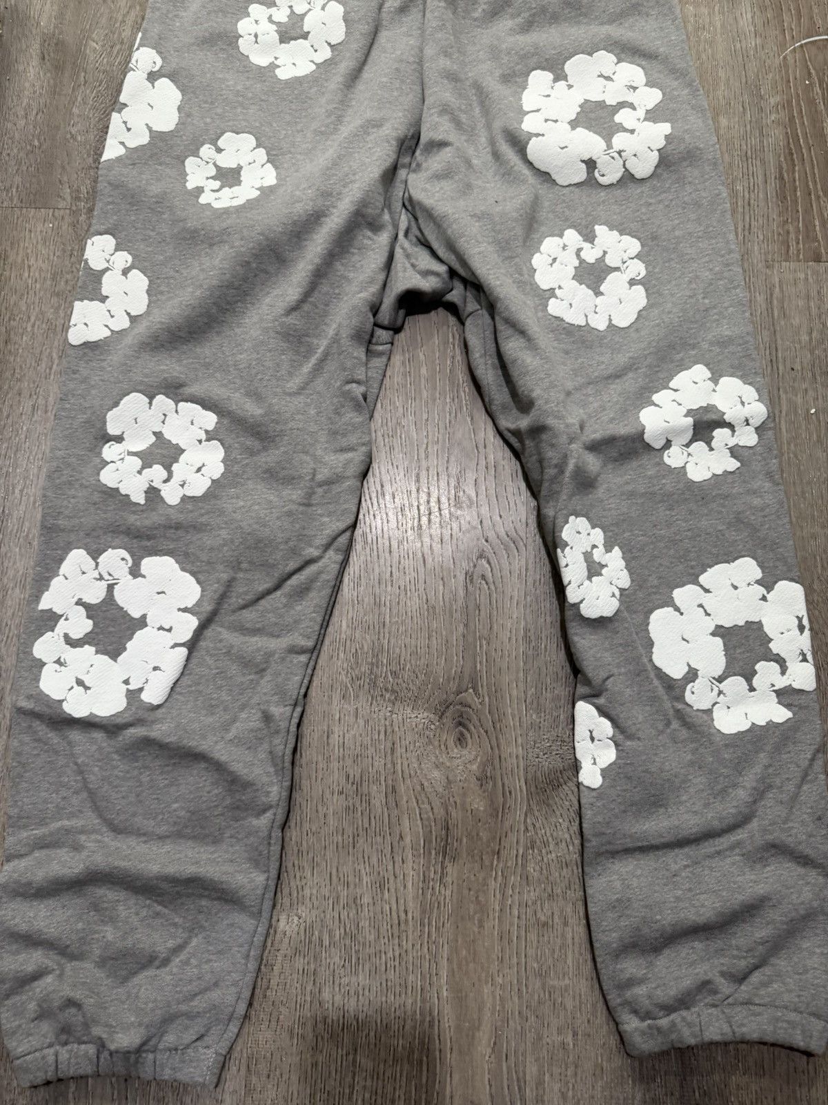 DENIM TEARS Denim Tears Wreath Sweatpants Size XXL Size US 38 / EU 54 - 8 Thumbnail