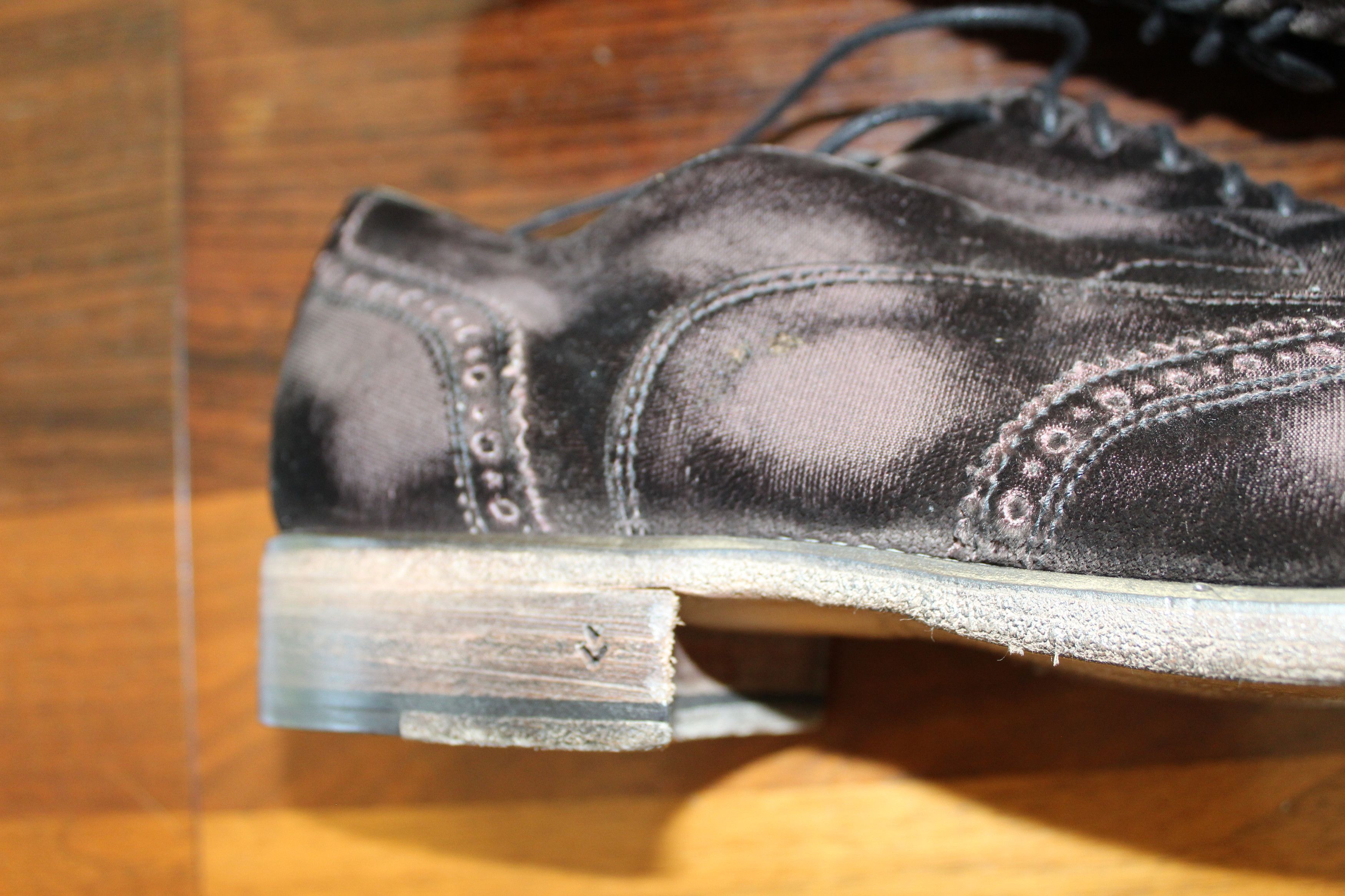 John Varvatos #1972 Crushed Velvet Wingtip – Wine Color Size US 11 / EU 44 - 4 Thumbnail