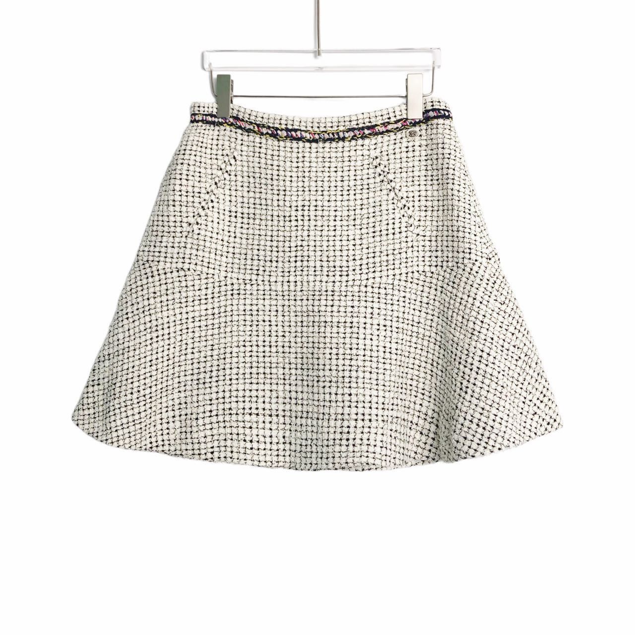 Chanel Chanel SS21 Solid Tweed Casual Mini Skirt K26WX Size 27" / US 4 / IT 40 - 2 Thumbnail