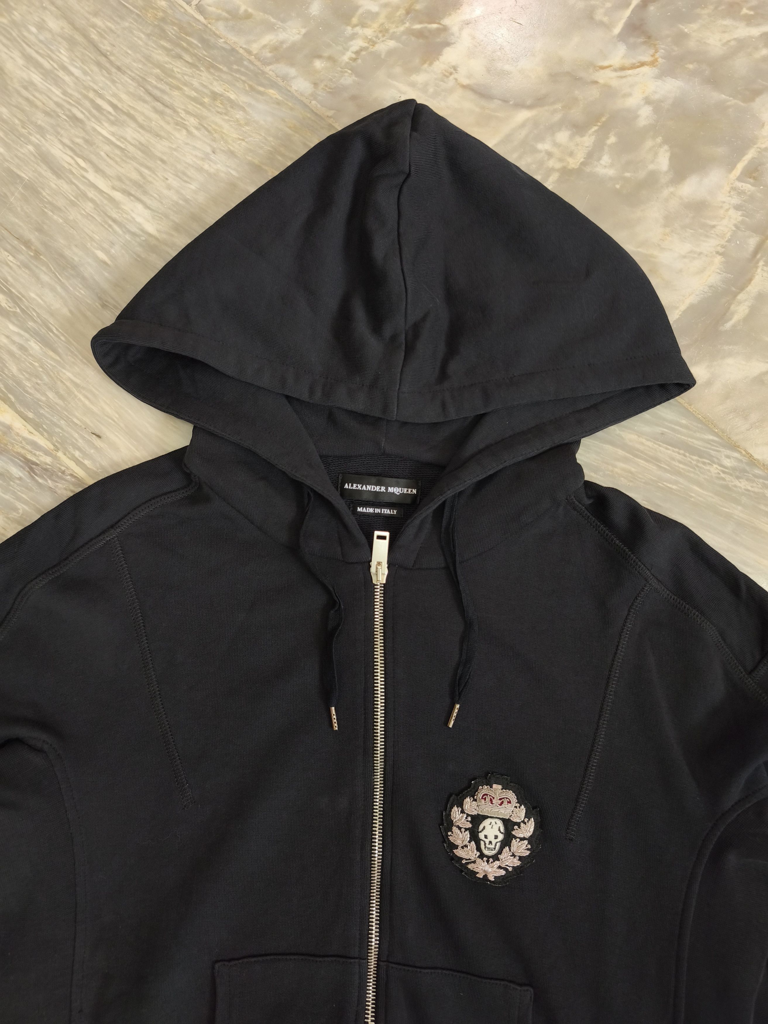 Alexander McQueen ALEXANDER MCQUEEN Badge Logo Hooded Size US L / EU 52-54 / 3 - 2 Thumbnail