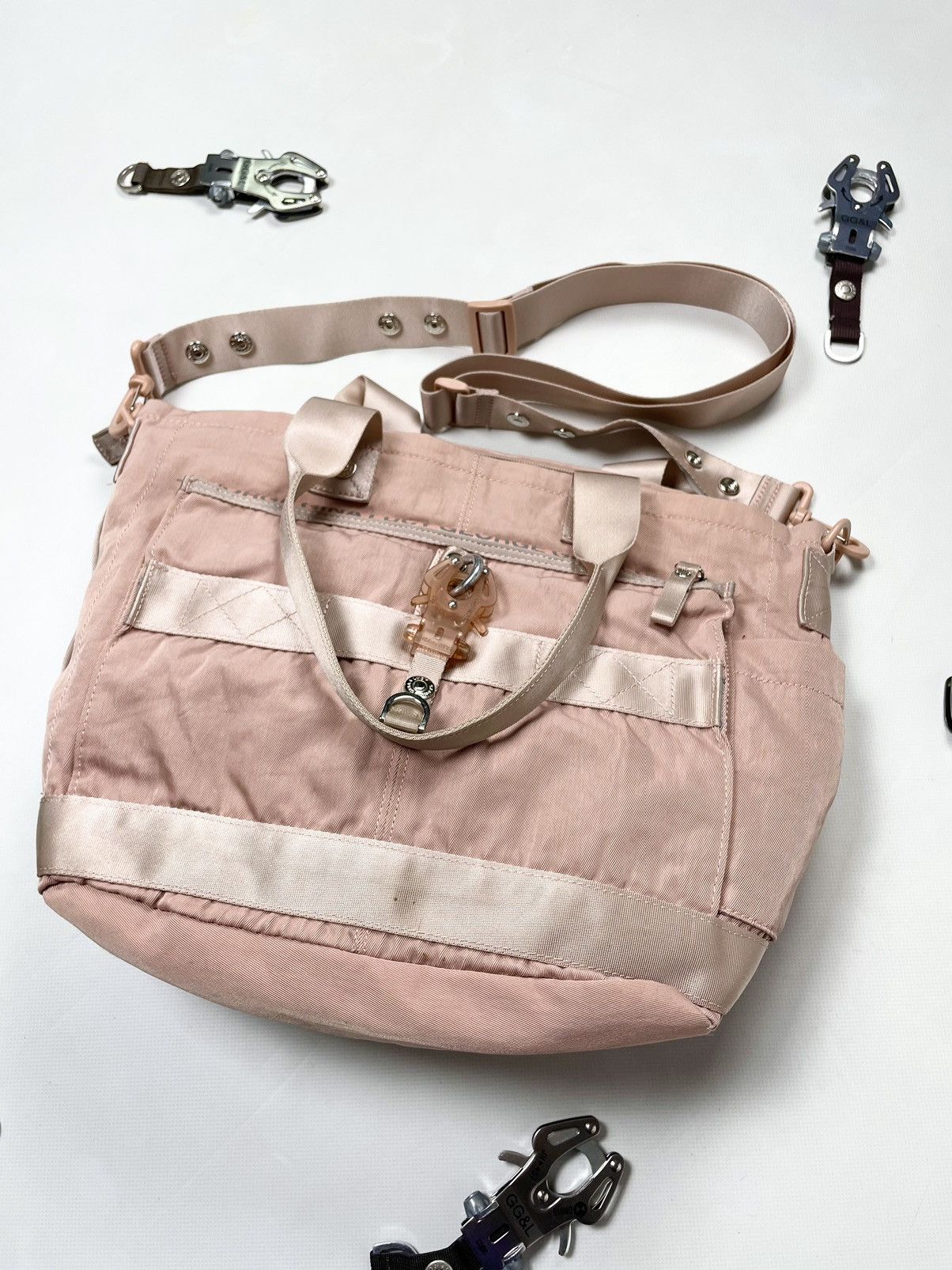 Japanese Brand George Gina & Lucy Little Styler Pink Alyx Carabiner Bag GGL Size ONE SIZE - 4 Thumbnail