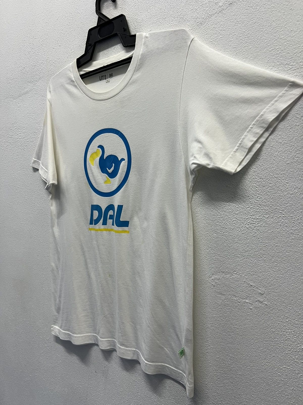 Nintendo × Uniqlo UNIQLO NINTENDO ANIMAL CROSSING DAL SHIRT Size US M / EU 48-50 / 2 - 7 Thumbnail