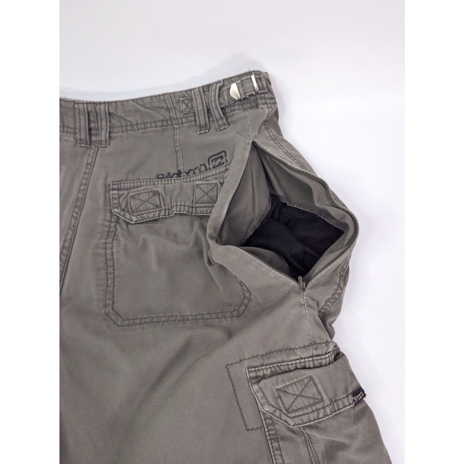 Billabong VINTAGE Billabong Cargo 8 Pocket Shorts Men’s Size 31 Green Grey Skate Y2K Baggy Size US 31 - 3 Thumbnail