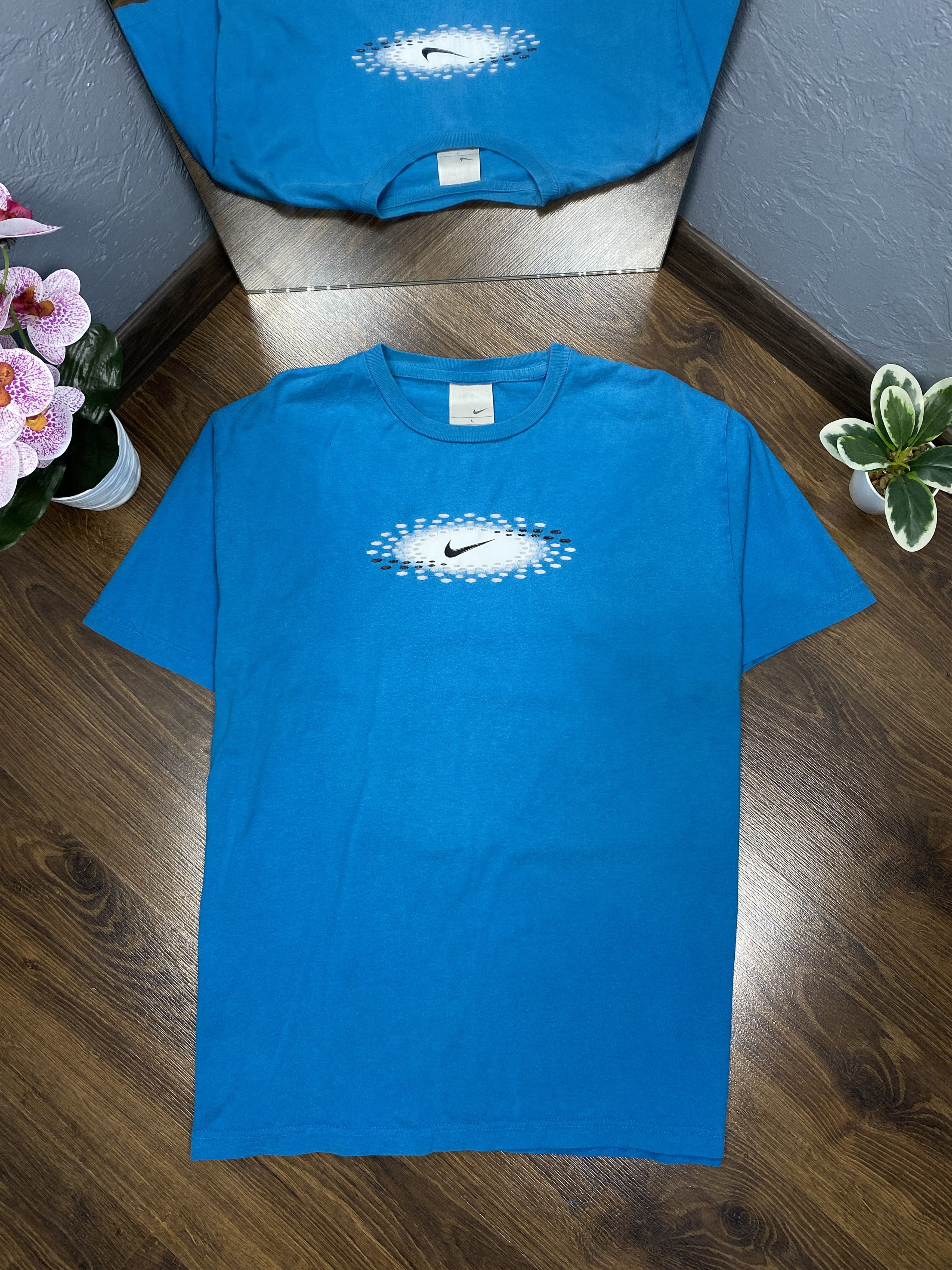 Nike Nike Vintage big logo t-shirt Swoosh Size US L / EU 52-54 / 3 - 1 Thumbnail