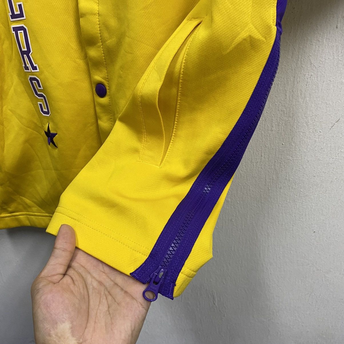 Nike Nike Lakers Showtime City Edition Warmup Size US L / EU 52-54 / 3 - 7 Thumbnail
