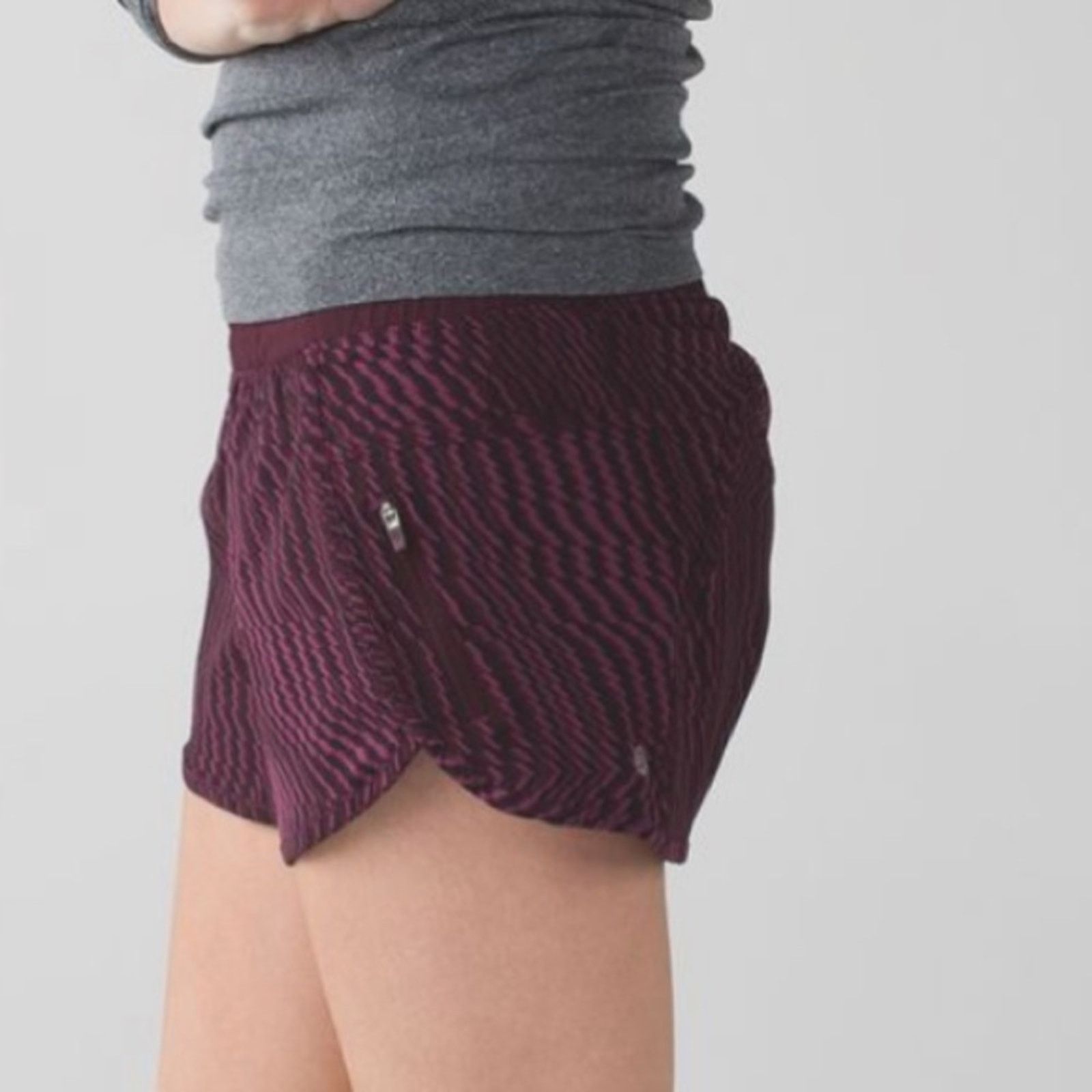Lululemon Lululemon Tracker Short III Stretch Bordeaux Drama 4 EUC Size 24" / US 00 / IT 34 - 3 Thumbnail