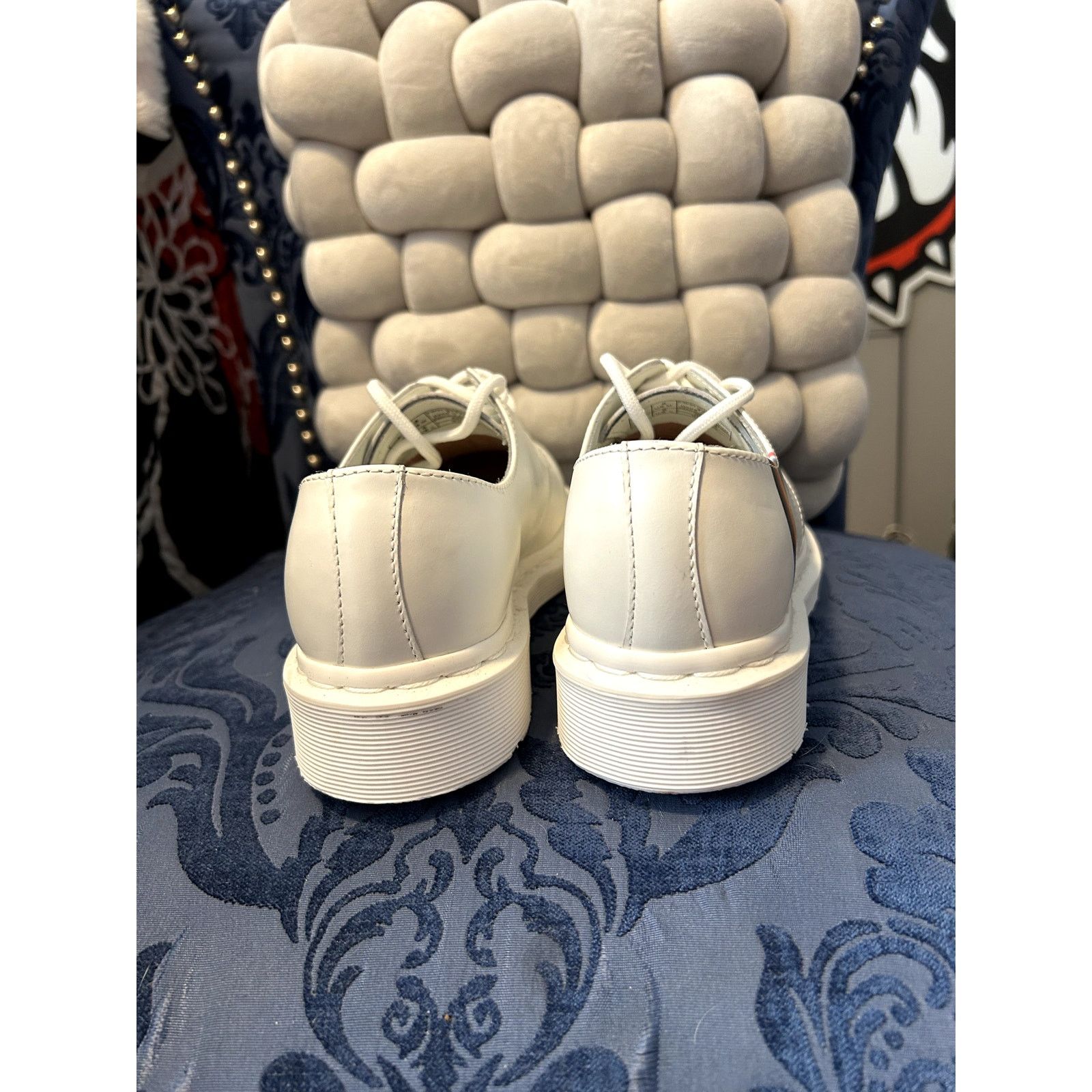 Dr. Martens Dr Martens White Rainbow LGBTQ Pride Oxfords size 6/EU Size US 6 / IT 36 - 2 Thumbnail