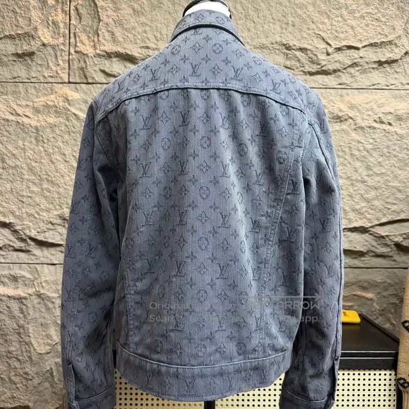 Louis Vuitton Louis Vuitton Denim Jacket for Women in Dark Blue . Size M / US 6-8 / IT 42-44 - 2 Thumbnail