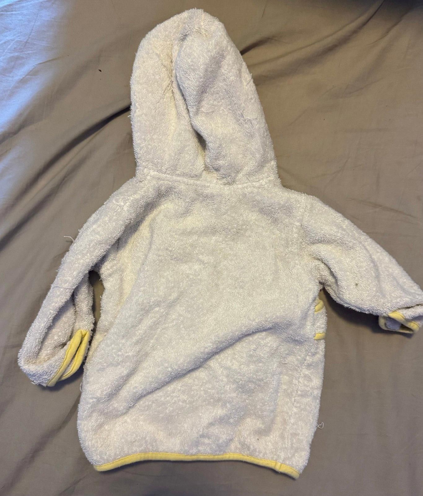 Designer Disney Pooh Hooded Towel 0-9 Month Size ONE SIZE - 2 Thumbnail