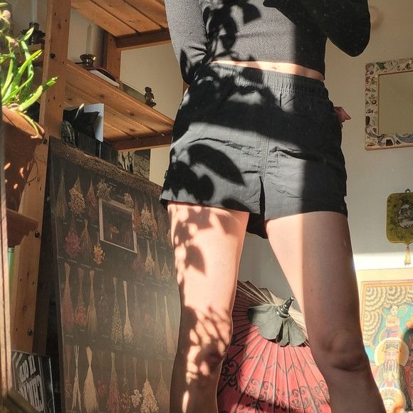 Lululemon Lululemon Athletica Tracker Black Shorts - Size 4 Size 27" / US 4 / IT 40 - 6 Thumbnail