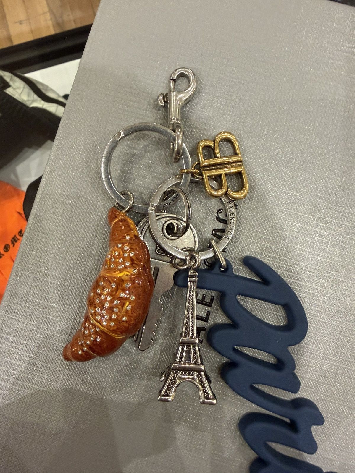 Balenciaga Balenciaga Croissant Key Chain Charms Size ONE SIZE - 6 Thumbnail