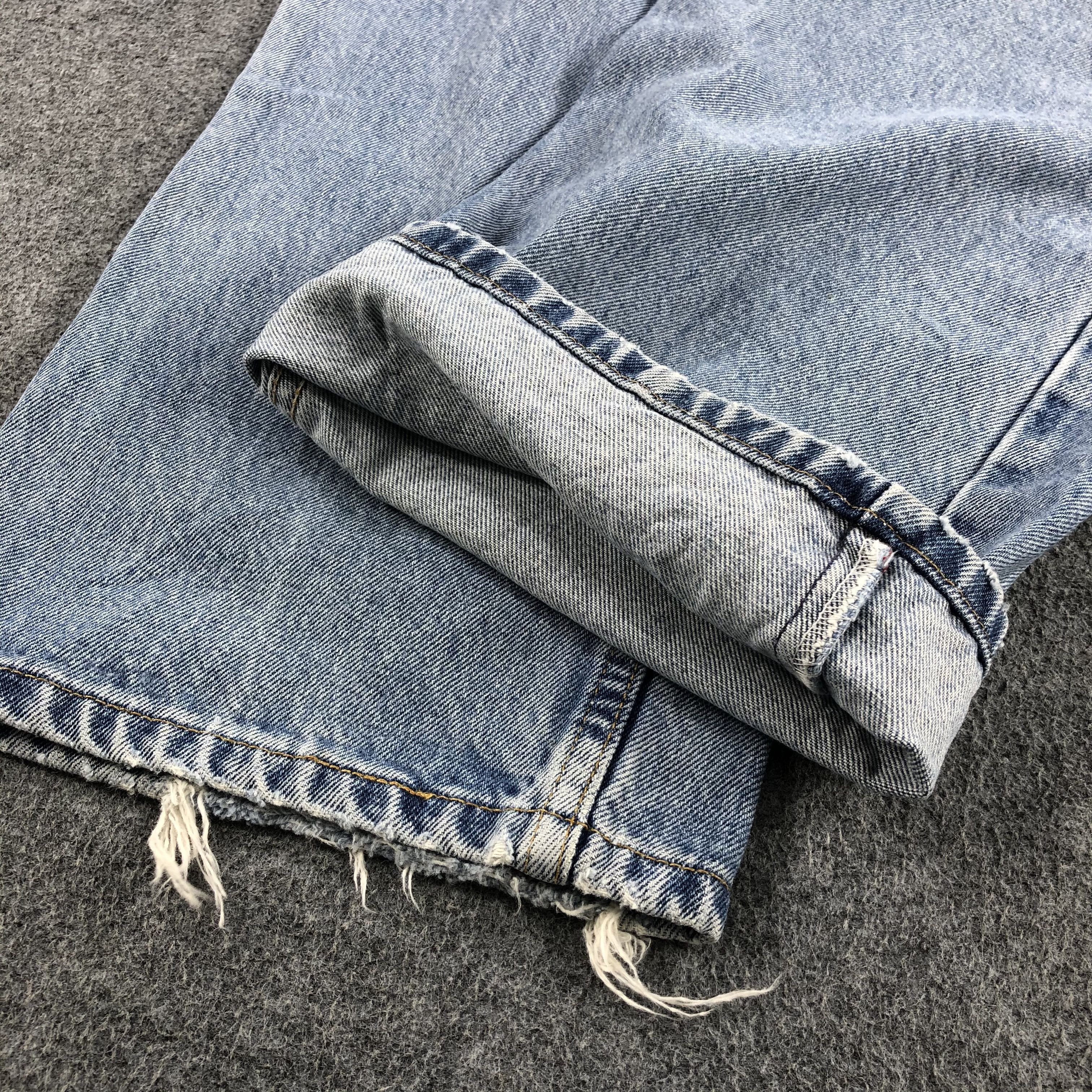 90s Vintage Light Wash Levis 505 Jeans-J2065