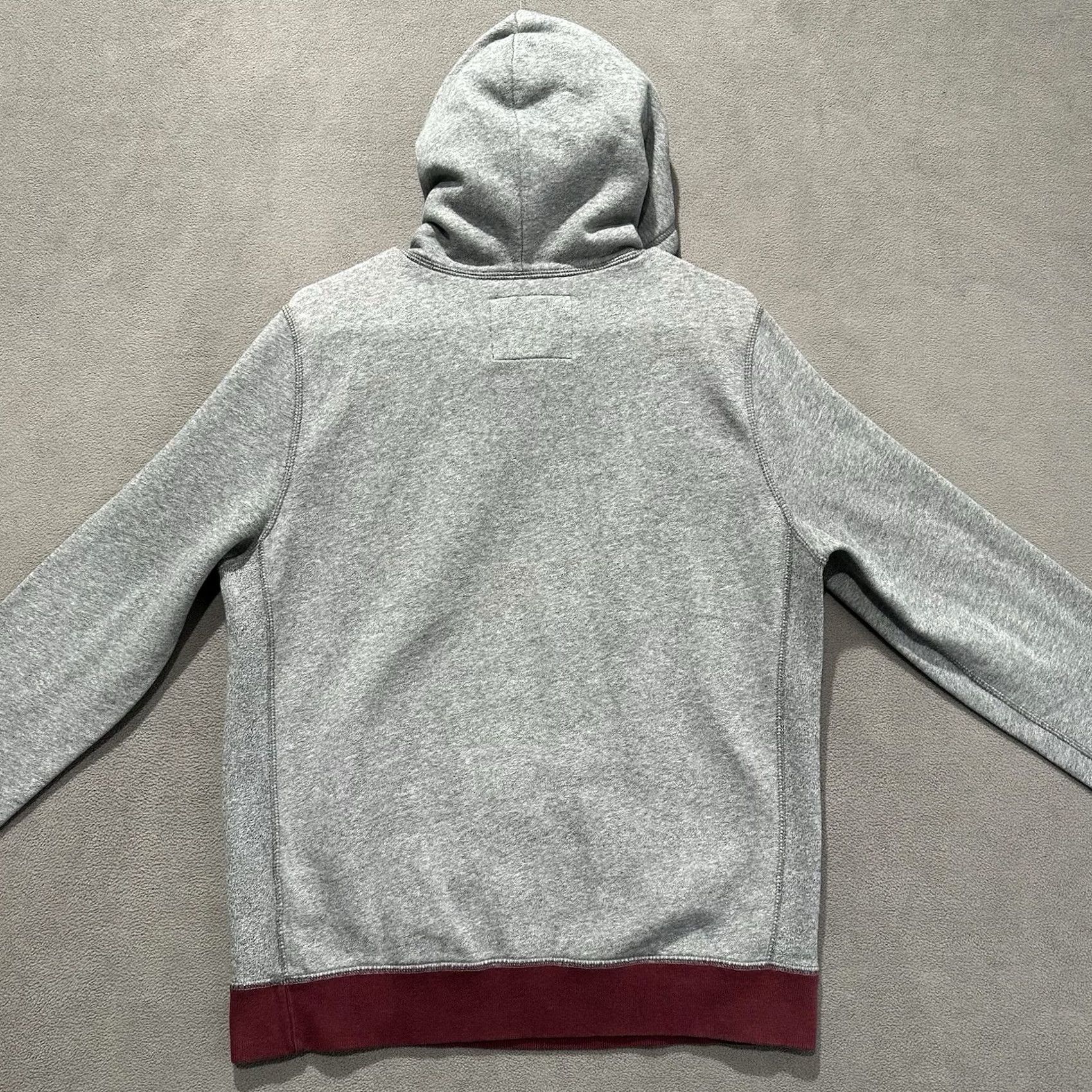 Abercrombie & Fitch Abercrombie & Fitch Sweatshirt Mens Medium Gray Maroon Patch Logo Embroidered Size US M / EU 48-50 / 2 - 2 Thumbnail