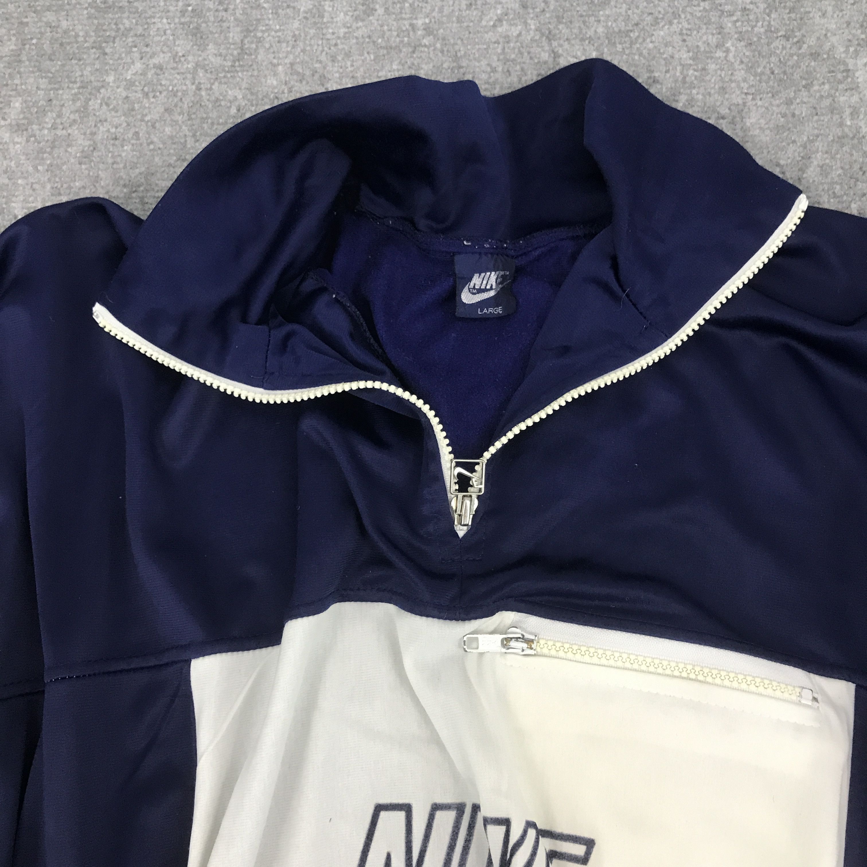 Nike Rare Nike Embroidery Logo Sweatshirt Size US L / EU 52-54 / 3 - 9 Thumbnail
