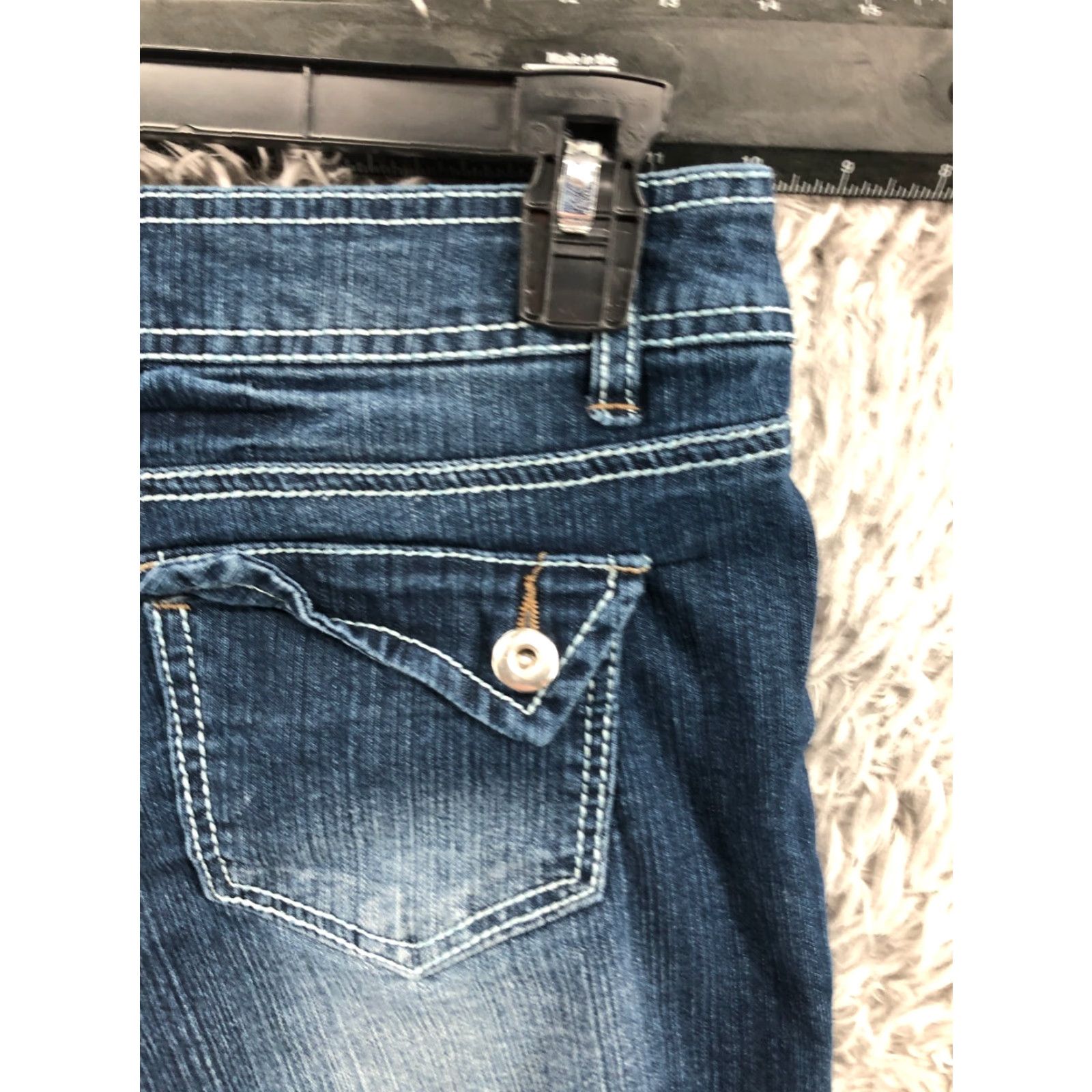 Vintage No Boundaries Cut-Off Shorts Womens Juniors Size 9 Medium Wash Blue Studded Denim Casual 5-Pocket Front Flat Front Regular Rise 4 in Cotton Jeans Size 30" / US 8 / IT 44 - 6 Thumbnail