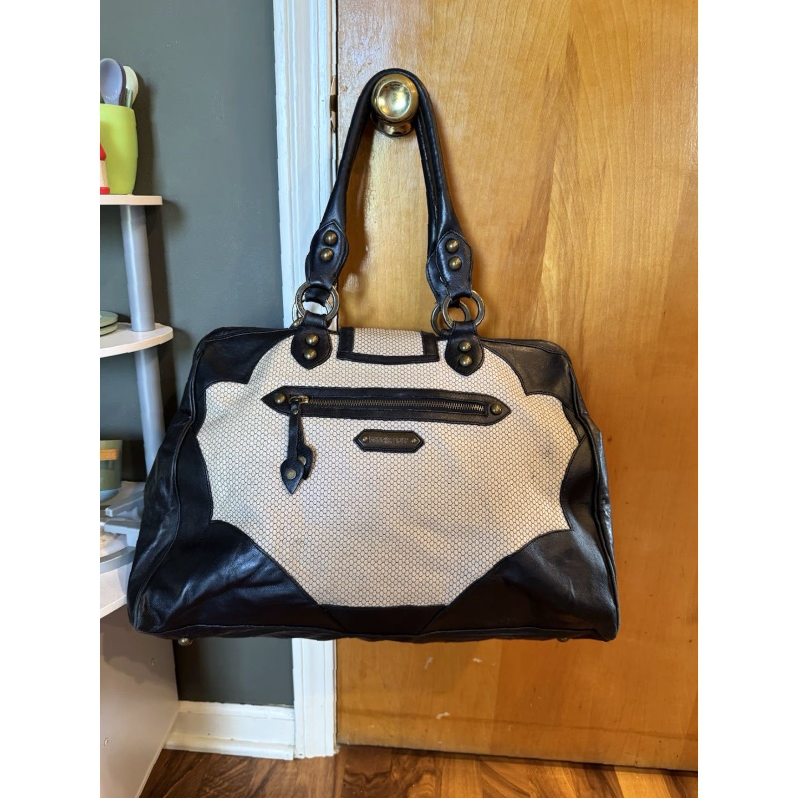 Vintage VINTAGE Isabella Fiore Lavish Ginger Tote Black White Shoulder Bag Purse Leather Paisley Bucket" Size ONE SIZE - 4 Thumbnail
