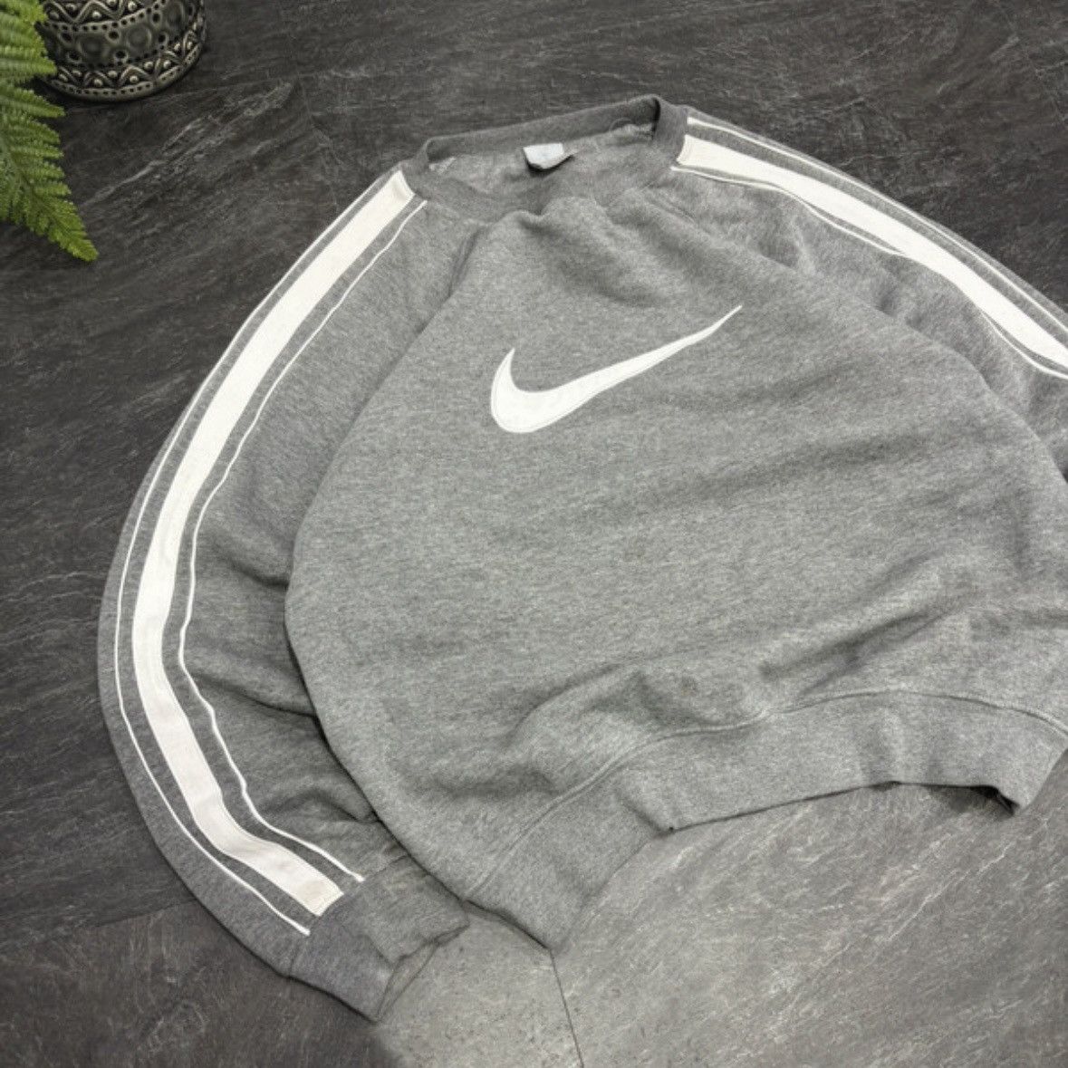 Nike 00s Vintage Nike Overszied Big Swoosh Logo Retro Sweatshirt Size US S / EU 44-46 / 1 - 2 Thumbnail