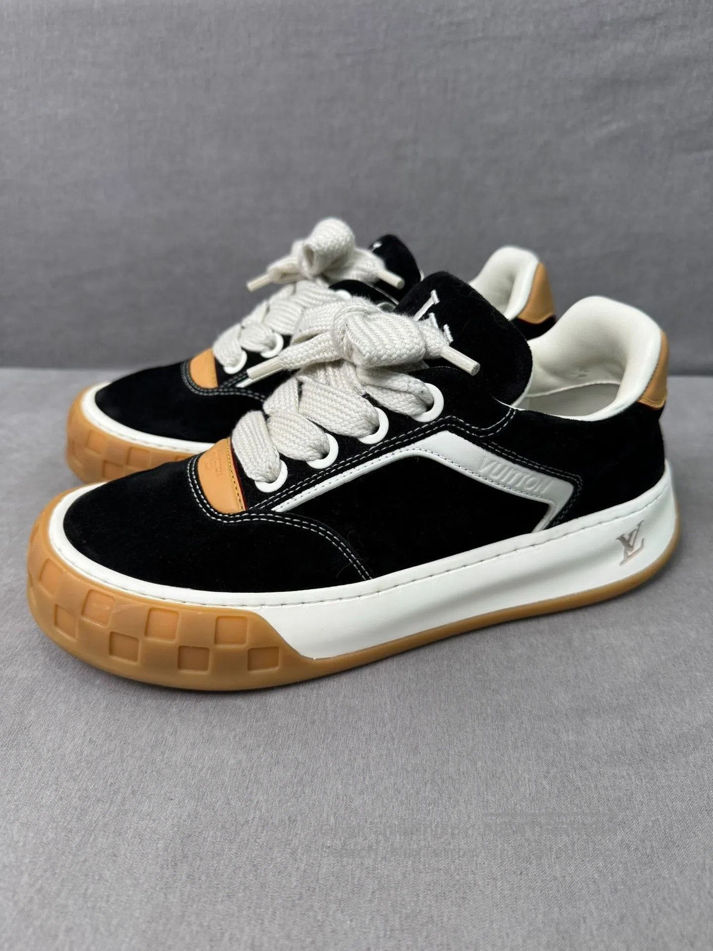 Louis Vuitton Louis Vuitton Tilted Shoes. Size US 8.5 / EU 41-42 - 1 Thumbnail