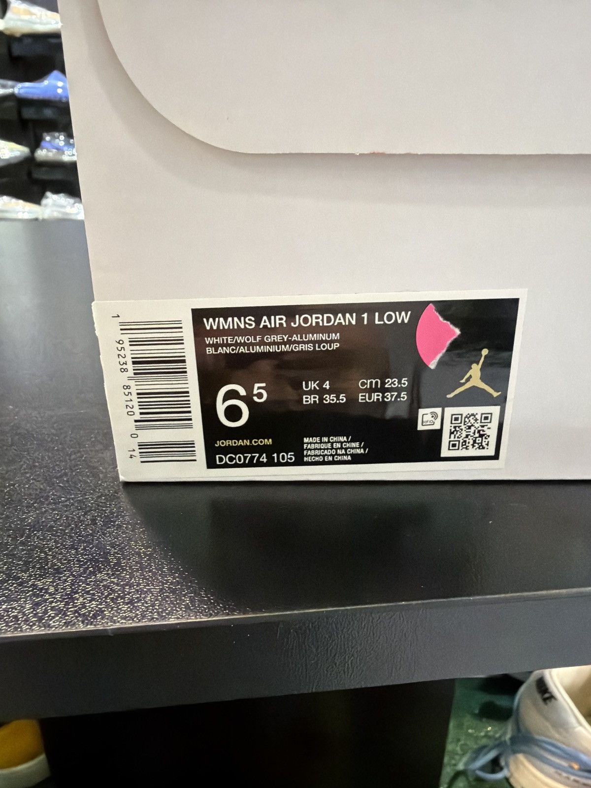 Jordan Brand Jordan 1 Low Wolf Grey Size-6.5W Brand New Size US 6.5 / EU 39-40 - 7 Thumbnail