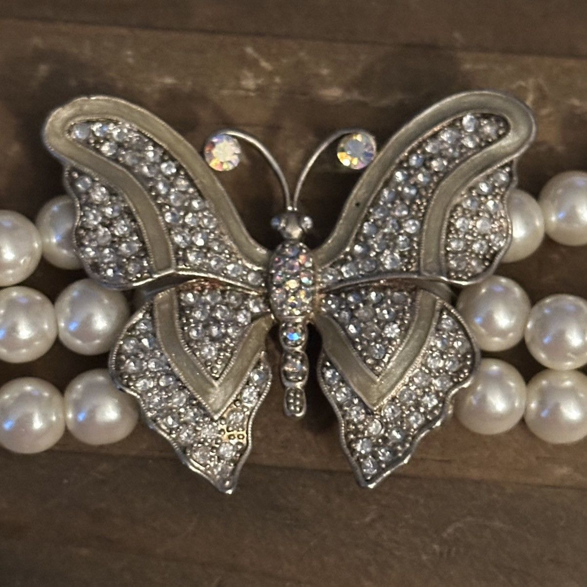 Vintage Vintage triple strand pearl rhinestone butterfly necklace Size ONE SIZE - 3 Thumbnail