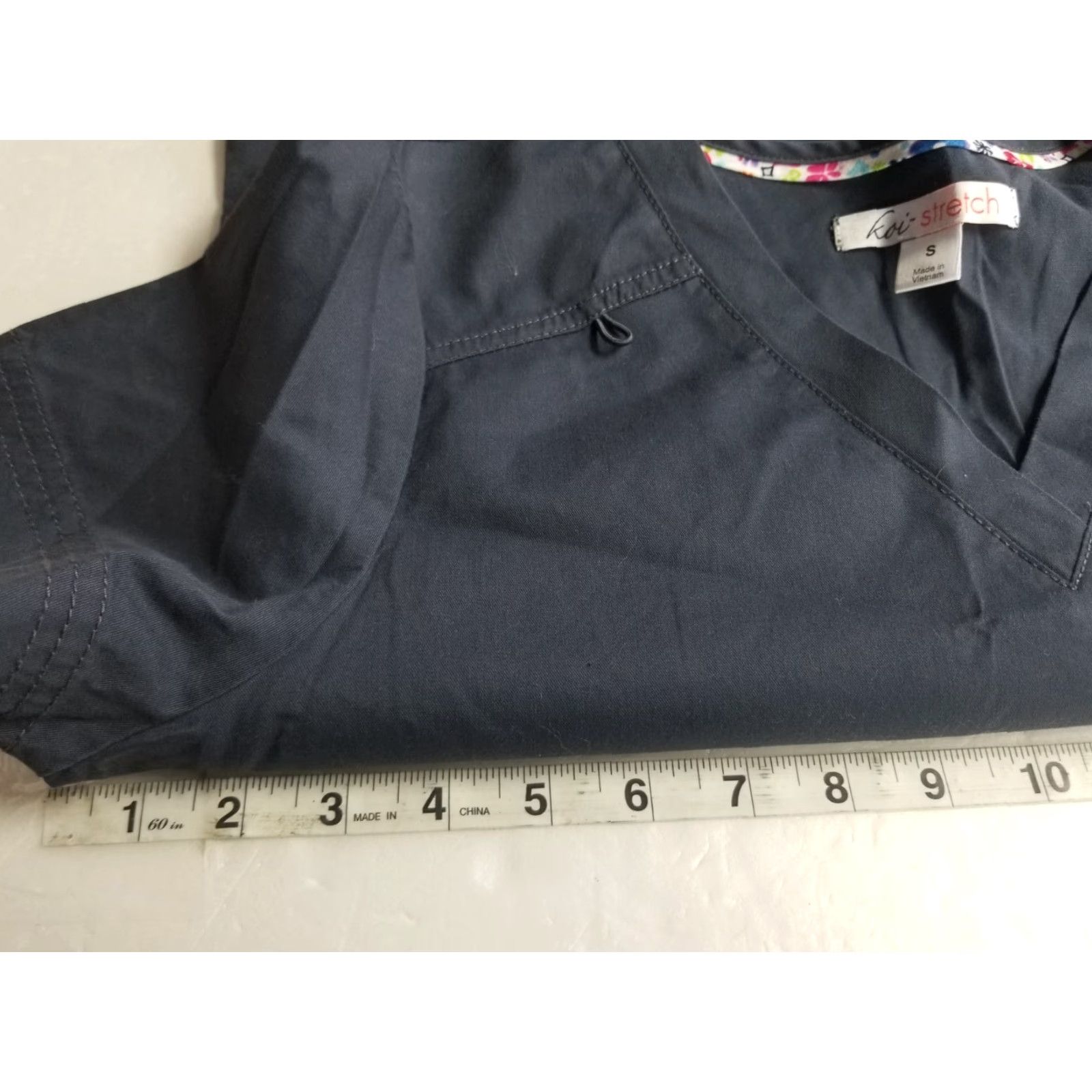 Koio Koi Scrub Top V-Neck Charcoal Gray Women Small Medical Stretch Solid Size US S / EU 44-46 / 1 - 3 Thumbnail