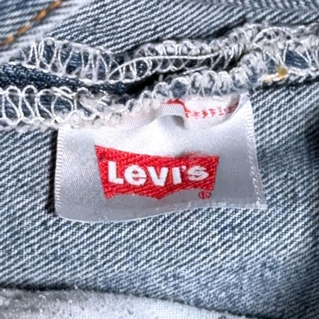 Levi's VINTAGE Levi's 501 Jeans Mens 34x30 Blue Light Wash Denim Button Fly 90s Size US 34 / EU 50 - 7 Thumbnail