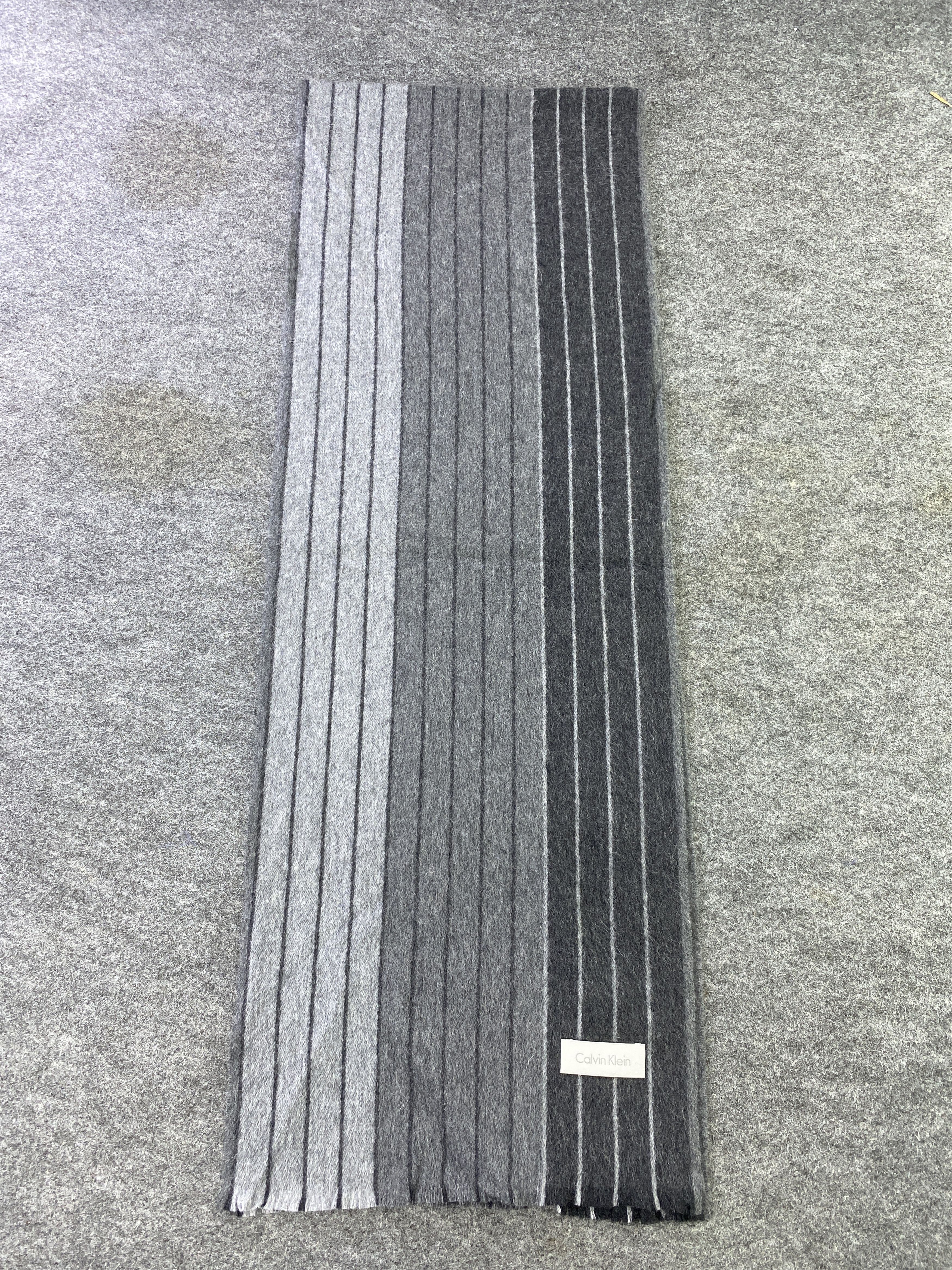 Calvin Klein Calvin Klein Scarf/Muffler/neckwear-T590 Size ONE SIZE - 2 Thumbnail