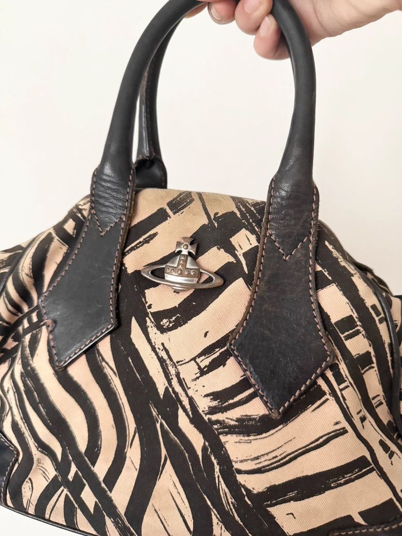Vivienne Westwood Vivienne Westwood Black and white imprints Silver Saturn O Size ONE SIZE - 3 Thumbnail
