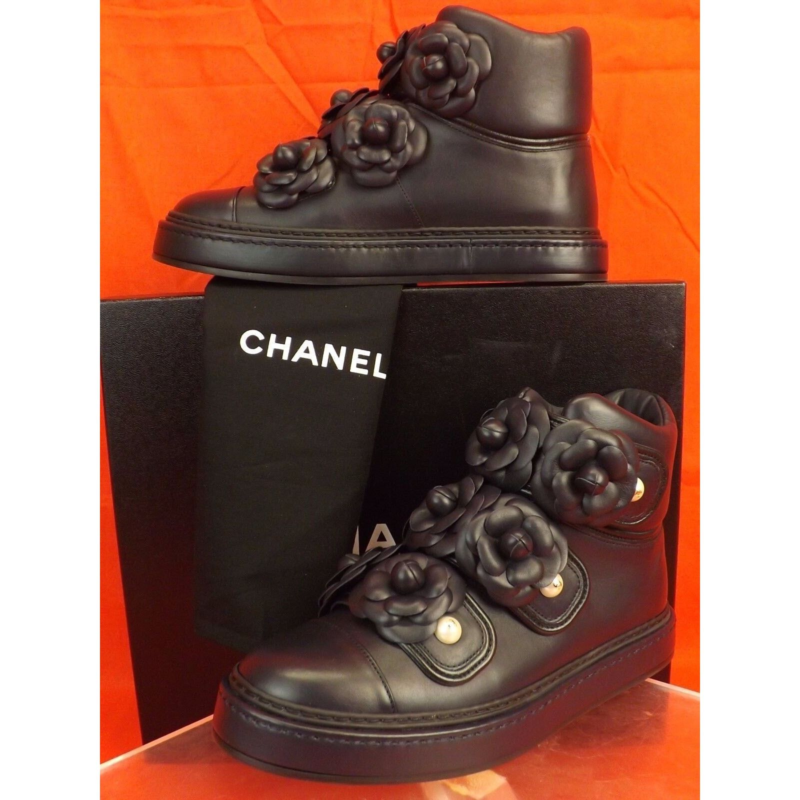 Chanel NAVY LEATHER CAMELLIA FLOWERS PEARLS CC G31628 SNEAKERS 37.5 Size US 7.5 / IT 37.5 - 4 Thumbnail