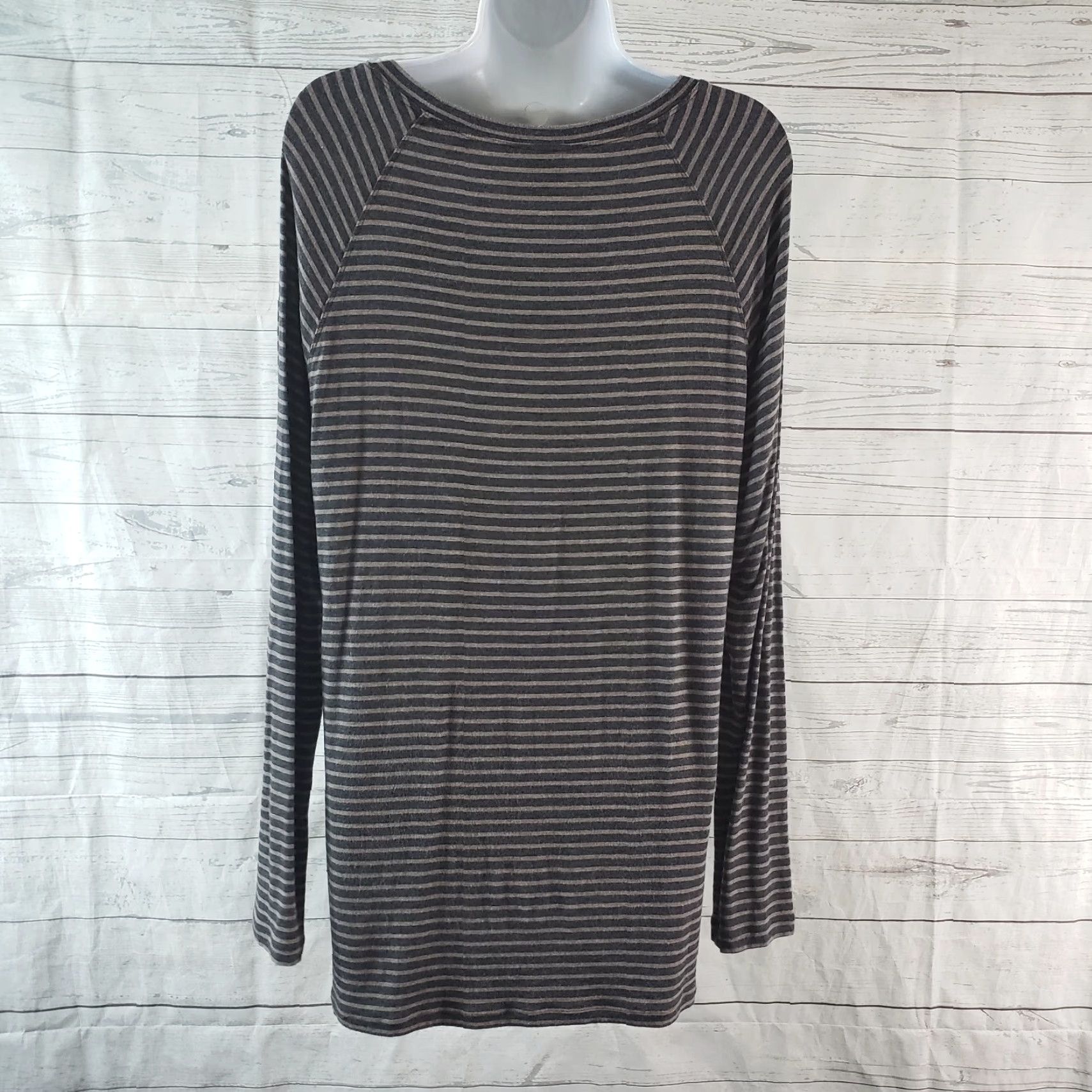 Vintage Cabi Womens Blair Tunic Top L Taupe Gray Stripe Long Sleeve Rayon Shirt Size L / US 10 / IT 46 - 4 Thumbnail
