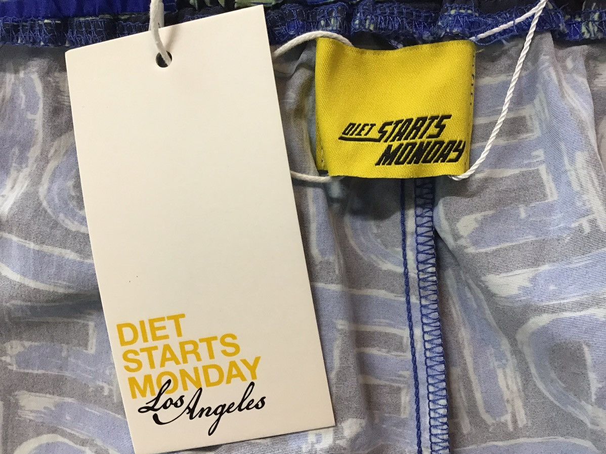Diet Starts Monday Diet Starts Monday Scribble Short Size US 30 / EU 46 - 6 Thumbnail