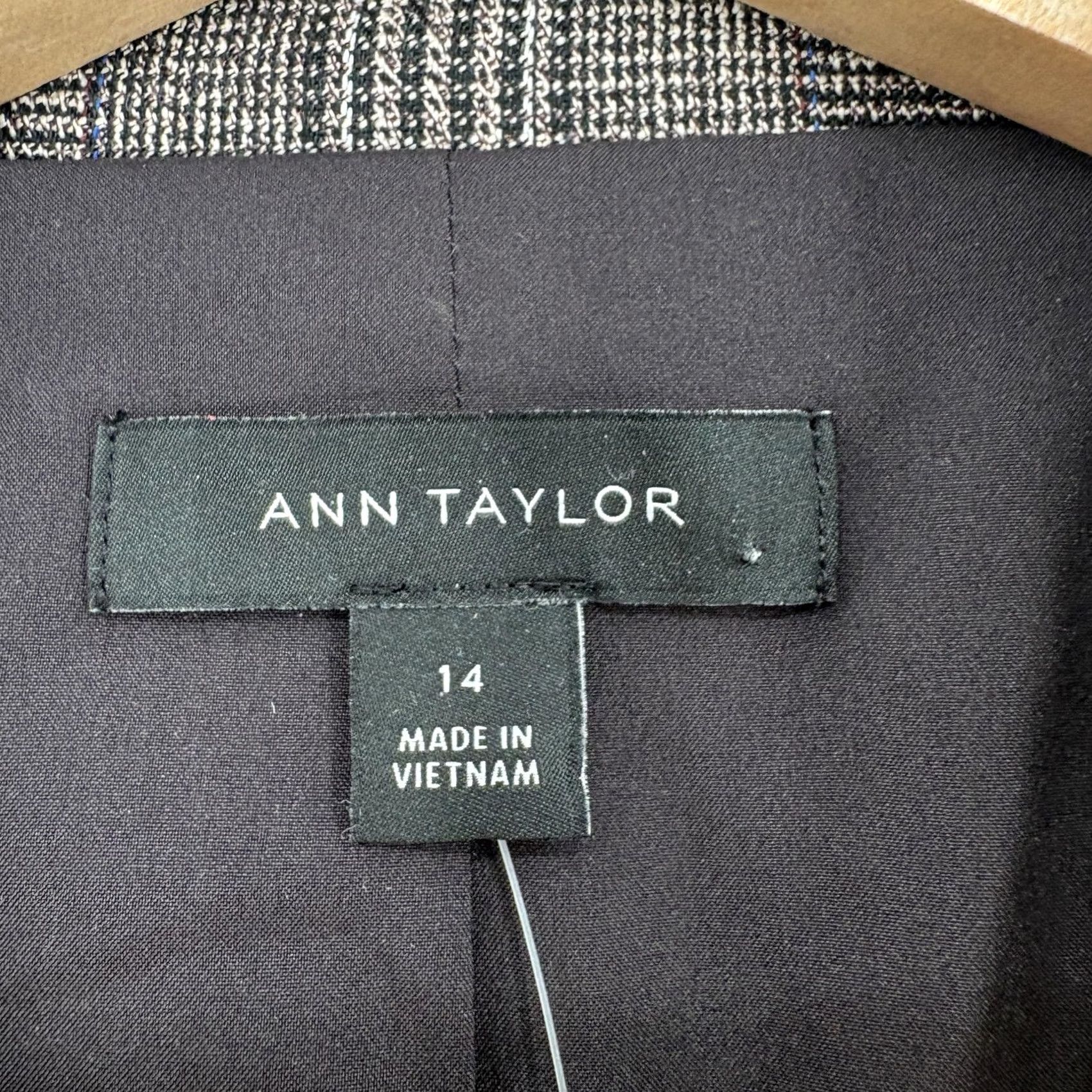 Ann Taylor Ann Taylor Blazer Womens 14 Gray Plaid Double Breasted Work Jacket Career Formal Size XL / US 12-14 / IT 48-50 - 4 Thumbnail