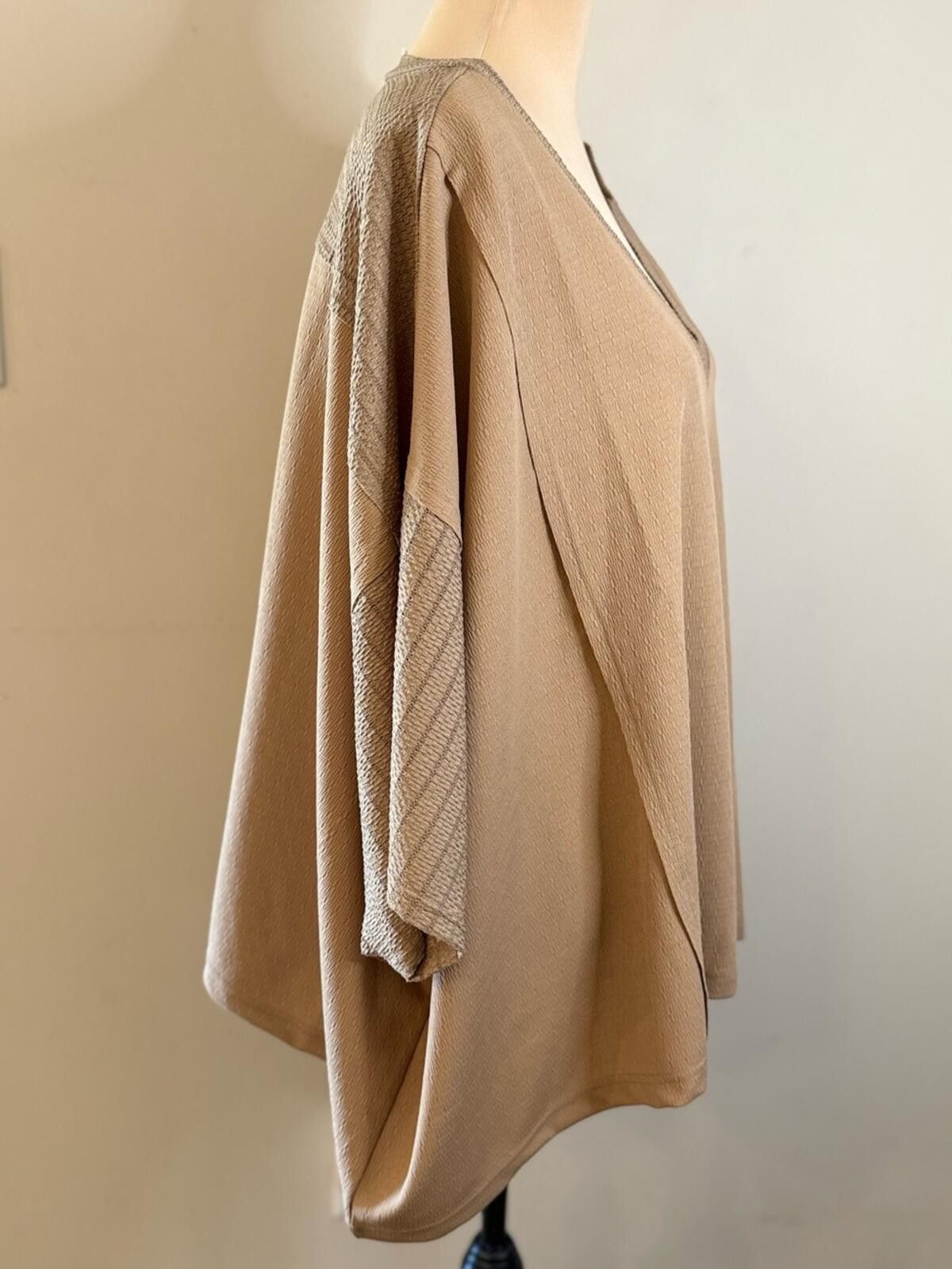 Henson Heyson boho mixed knit oversized tan V neck top SZ M Size M / US 6-8 / IT 42-44 - 2 Thumbnail