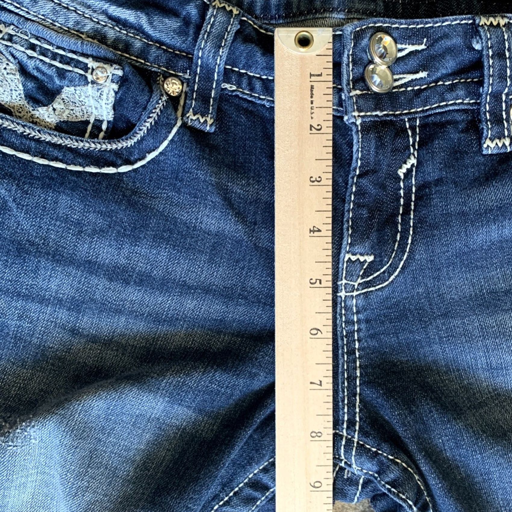 Vintage VIGOSS Capri Pants Women Blue Denim Distressed Rhinestone Capris 7 Juniors 32x21 Belt Loops Straight Modern Casual Flat Front Zip Button Size 28" / US 6 / IT 42 - 4 Thumbnail