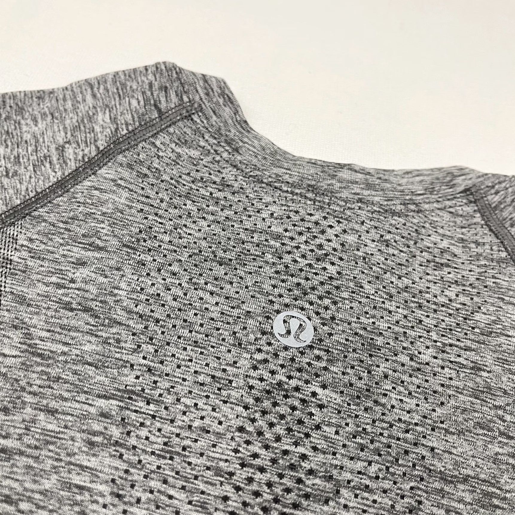 Lululemon Lululemon Swiftly Tech Shirt Size 6 Gray Active Fitness Gym Short Sleeve Sports Womens Size M / US 6-8 / IT 42-44 - 2 Thumbnail