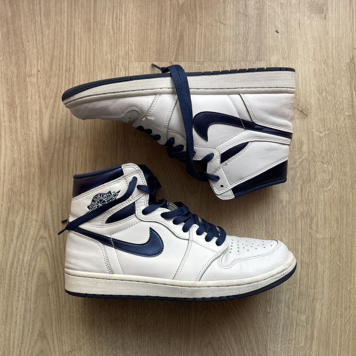 Jordan Brand × Nike Nike Air Jordan 1 Retro High OG Sneakers "Metallic Navy" Size US 9 / EU 42 - 1 Thumbnail